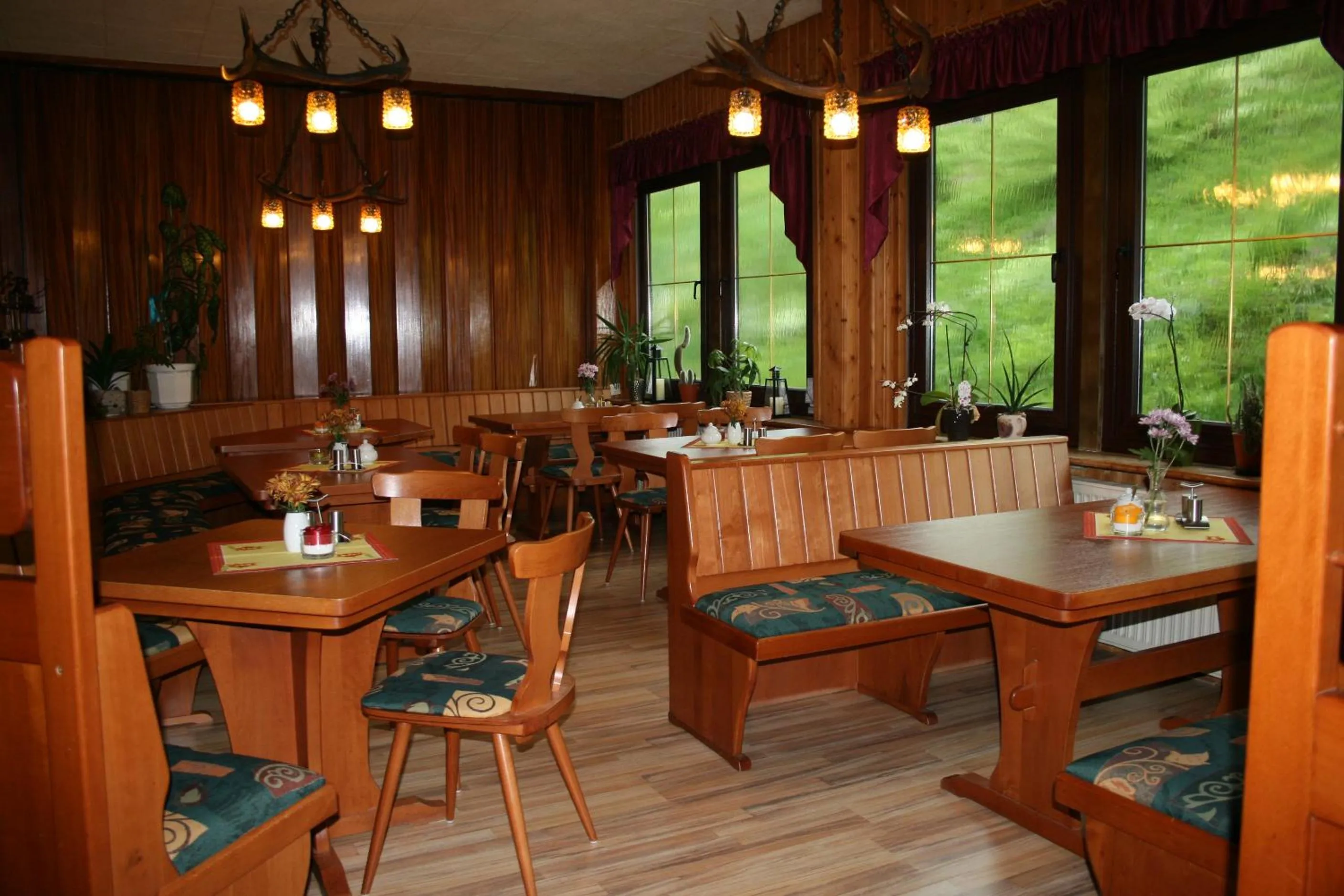 Restaurant/places to eat in Gasthaus&Pension "Grünes Herz"