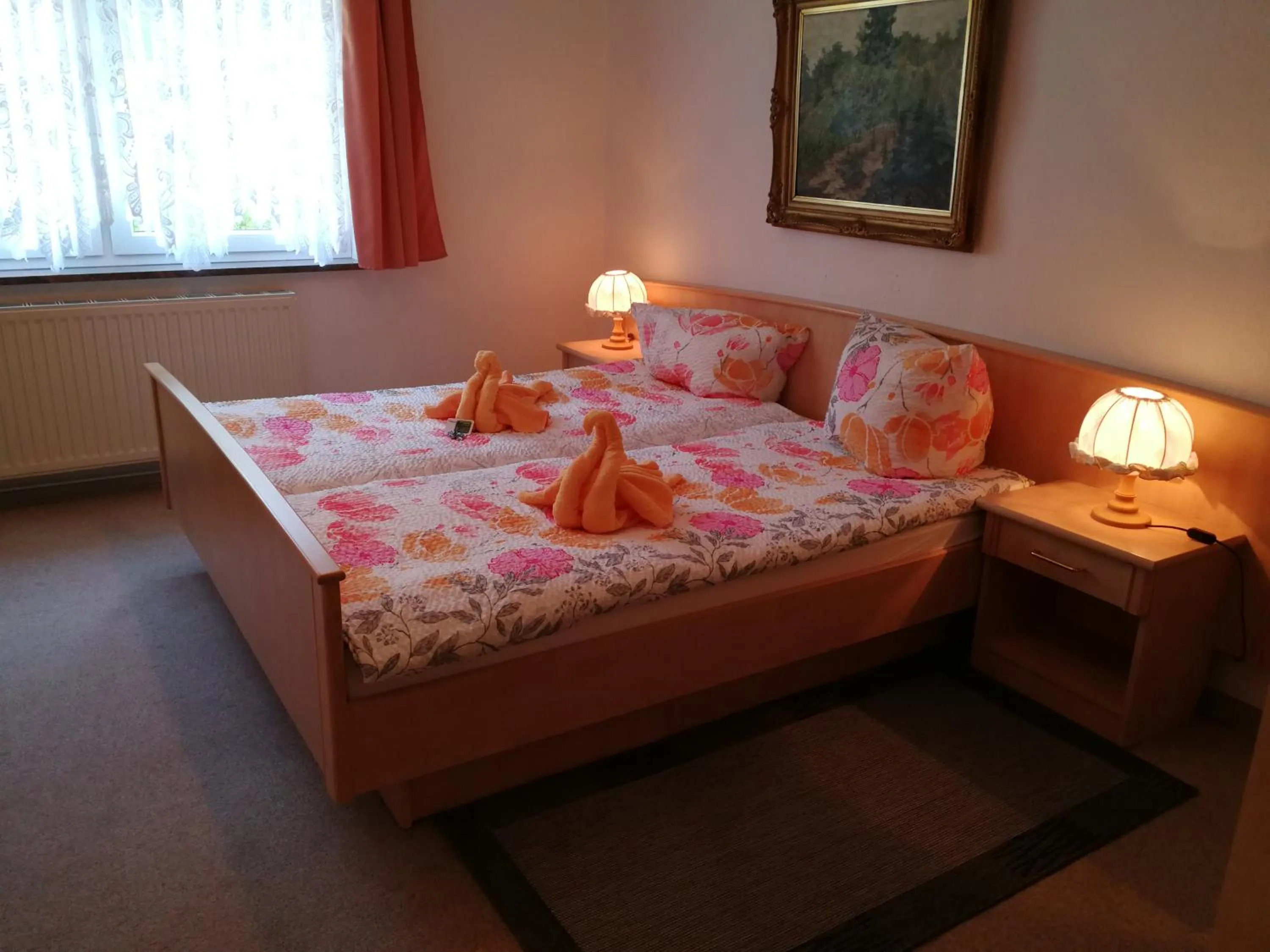 Bed in Gasthaus&Pension "Grünes Herz"