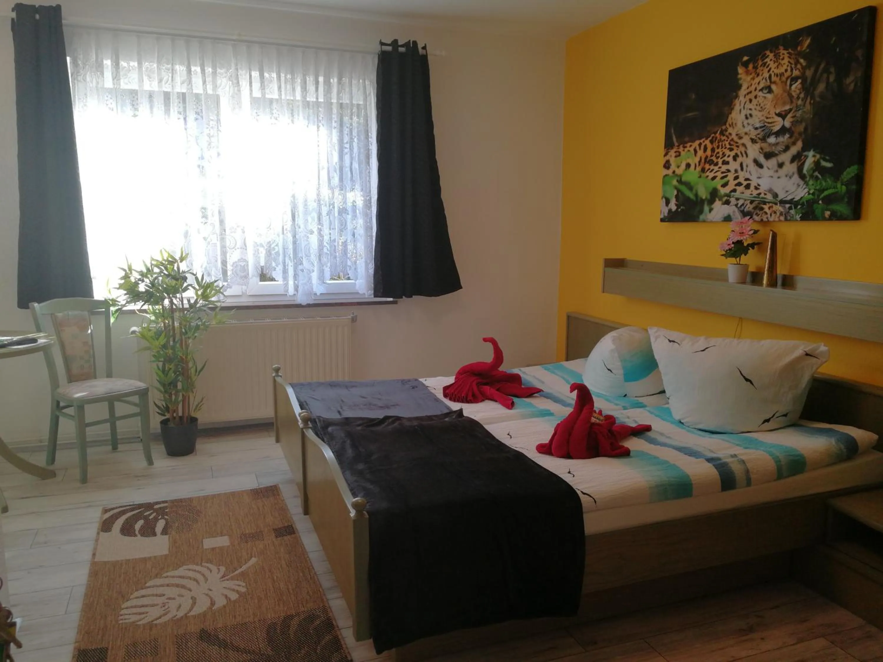 Bed in Gasthaus&Pension "Grünes Herz"