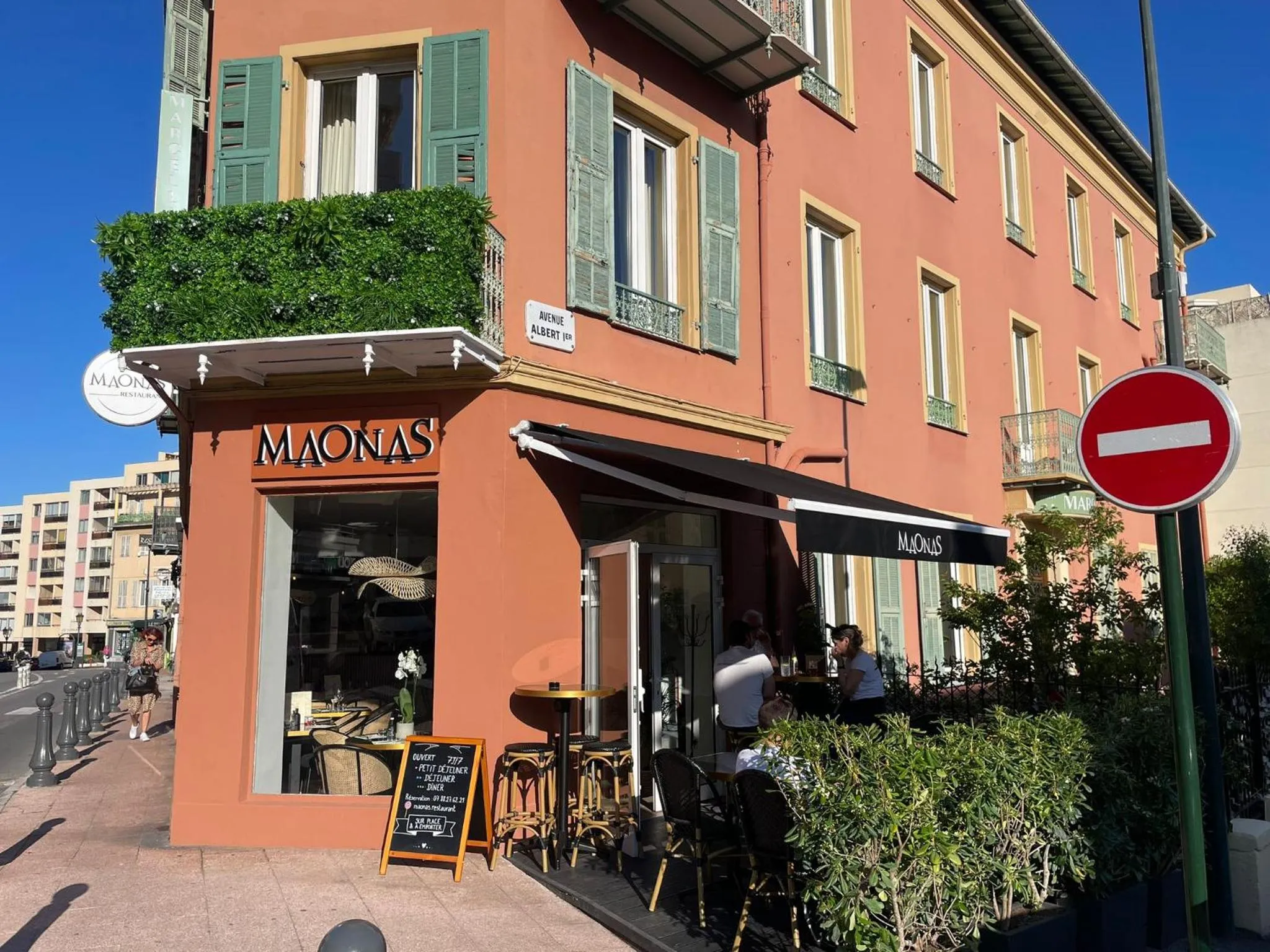 Restaurant/places to eat in Hotel Marcellin