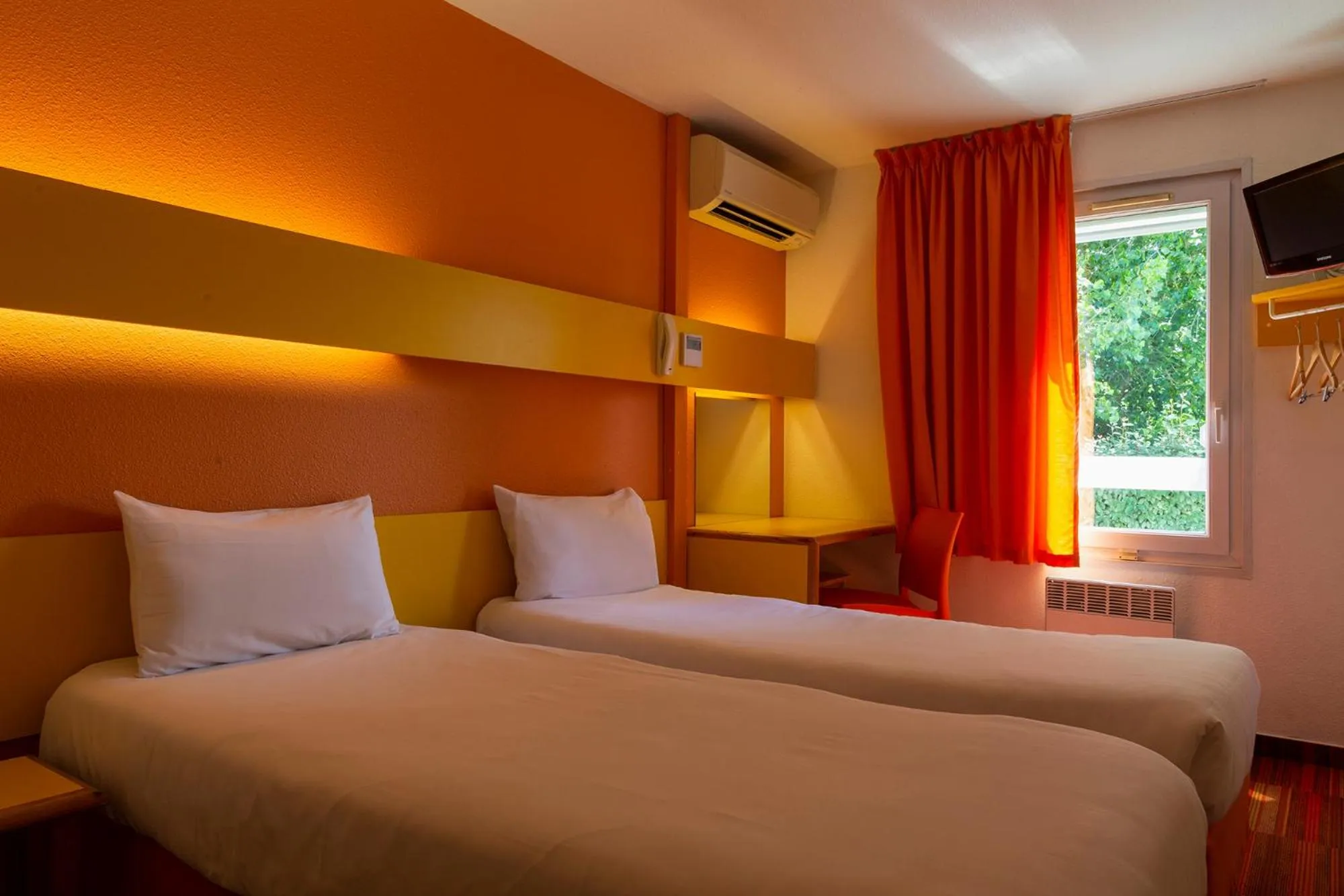 Bed in The Originals Access, Hôtel Bordeaux Lac