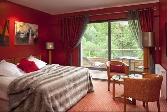 Photo of the whole room, Bed in Logis La Source Bleue