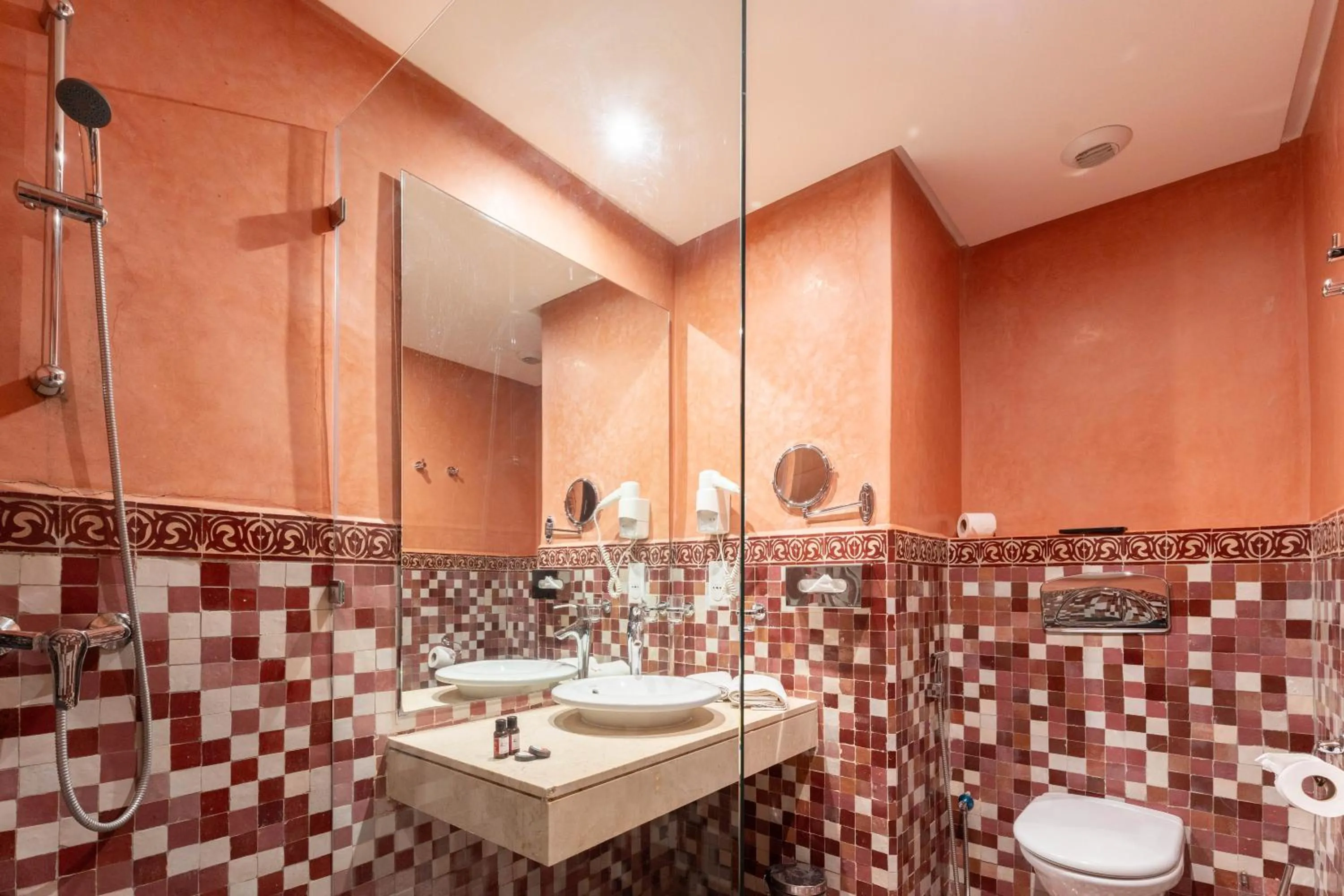 Shower in Zephyr Targa Marrakech