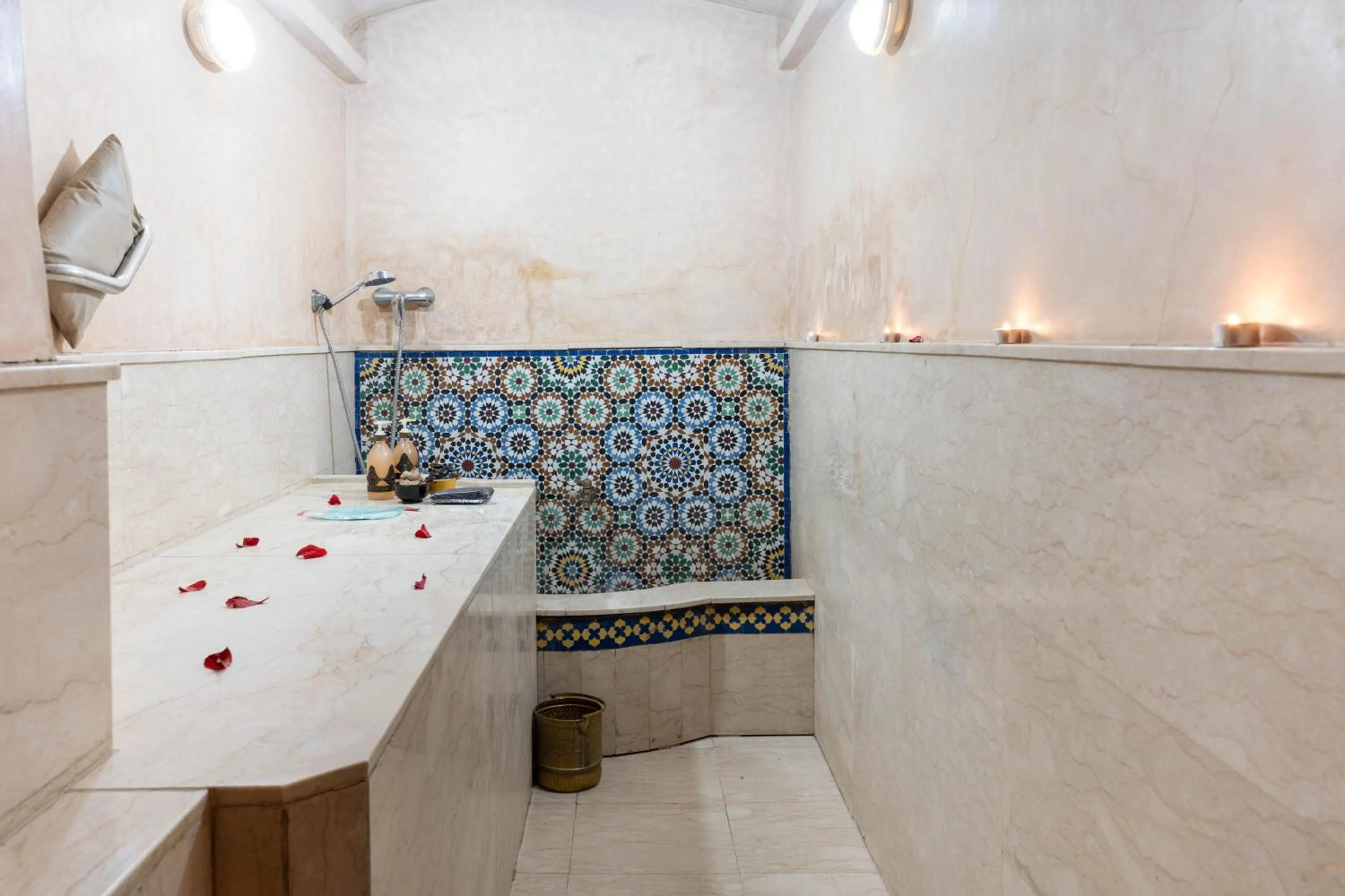 Shower in Zephyr Targa Marrakech