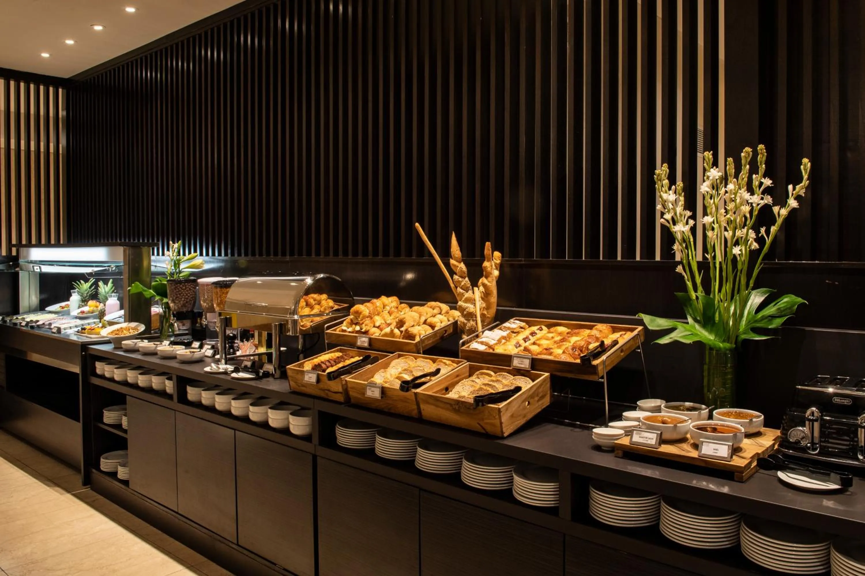 Buffet breakfast in Hotel Grand Brizo Buenos Aires