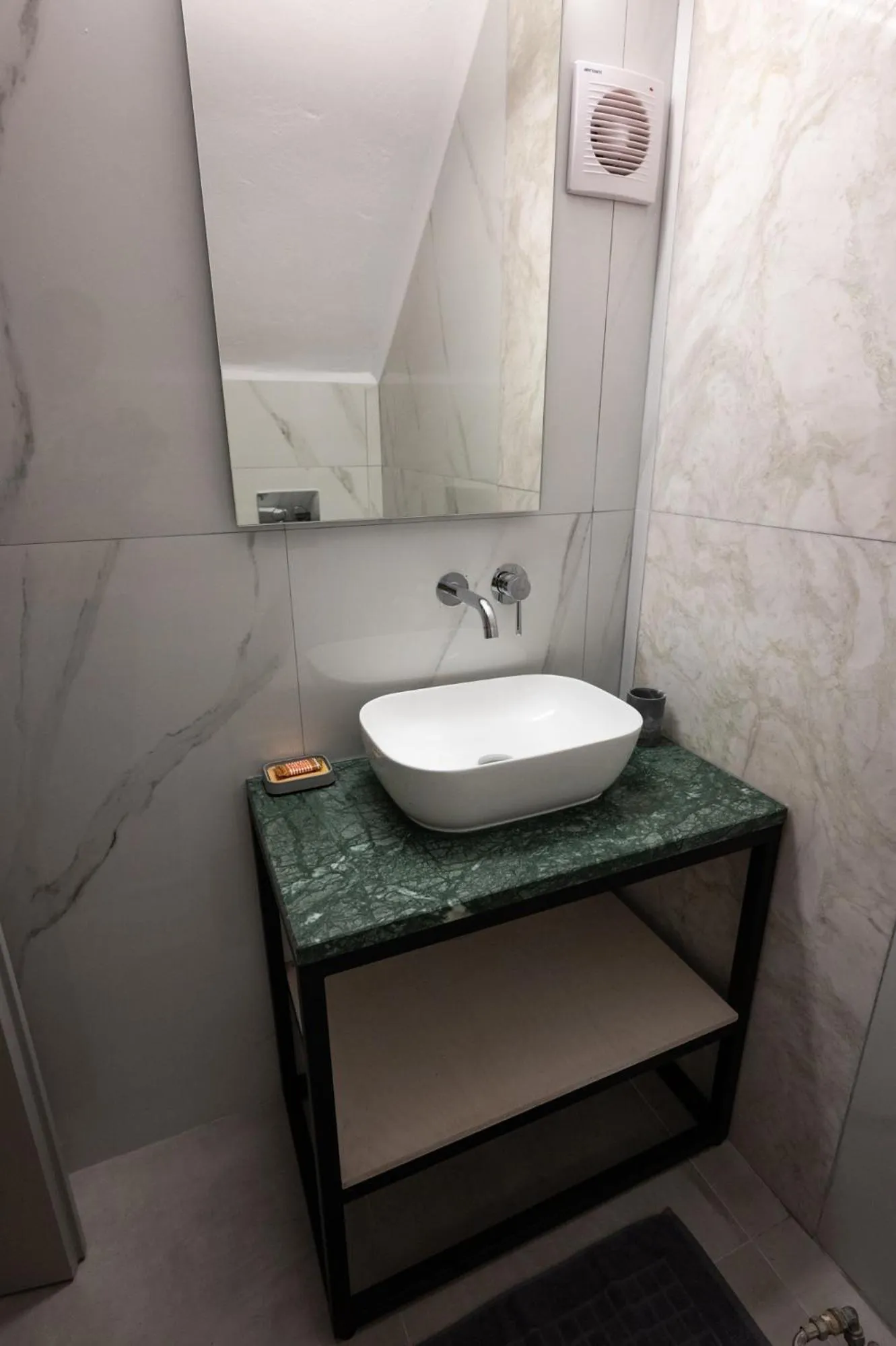 Bathroom in Kaiafas Lake Hotel