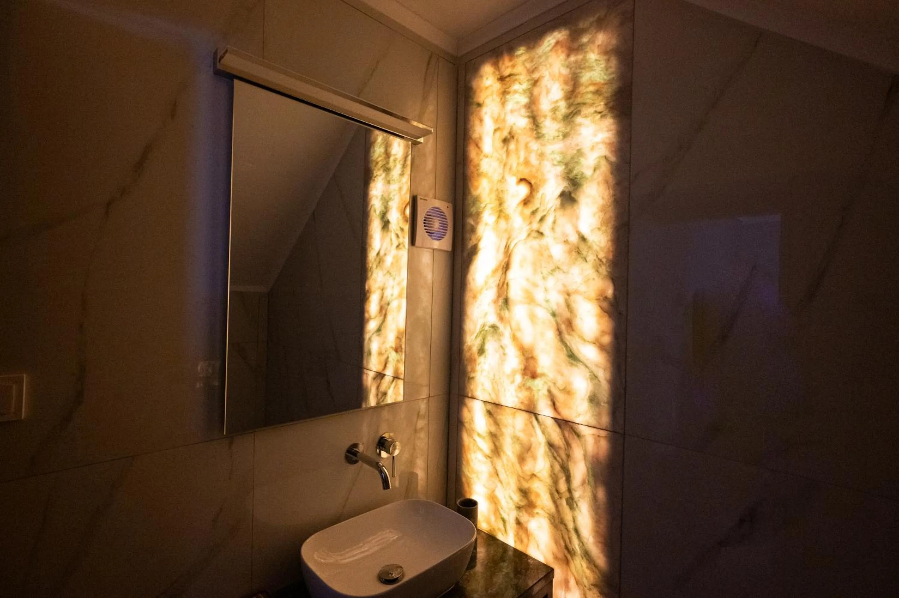 Shower in Kaiafas Lake Hotel