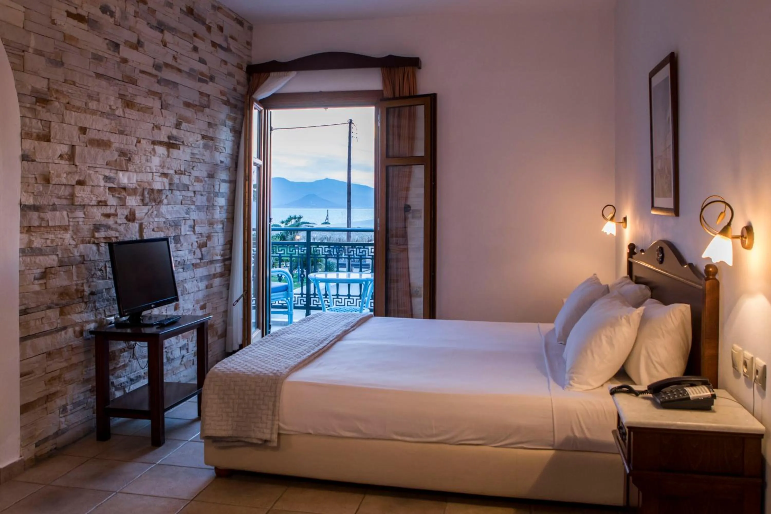 Sea view, Bed in Plaza Beach Hotel