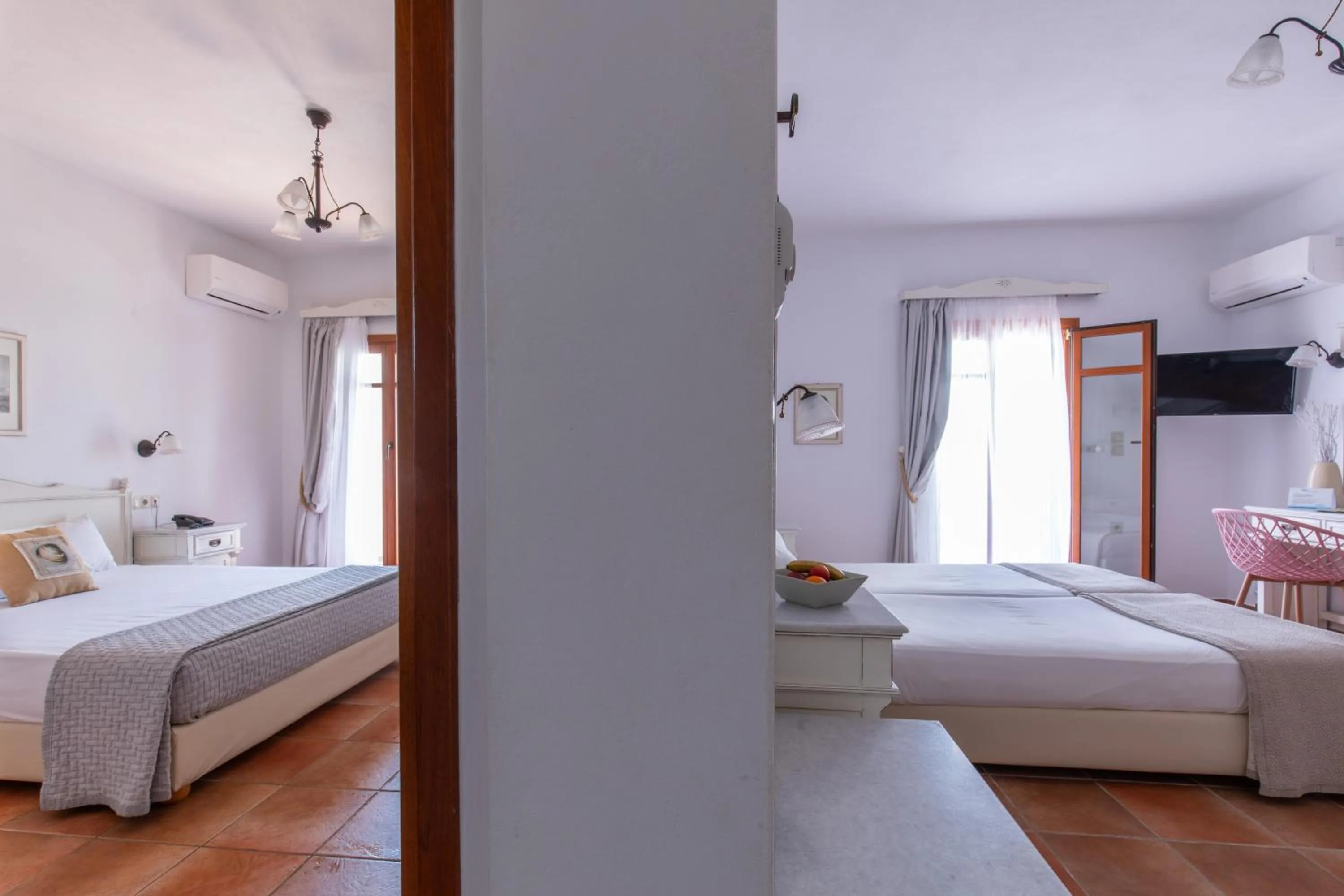 Living room, Bed in Plaza Beach Hotel