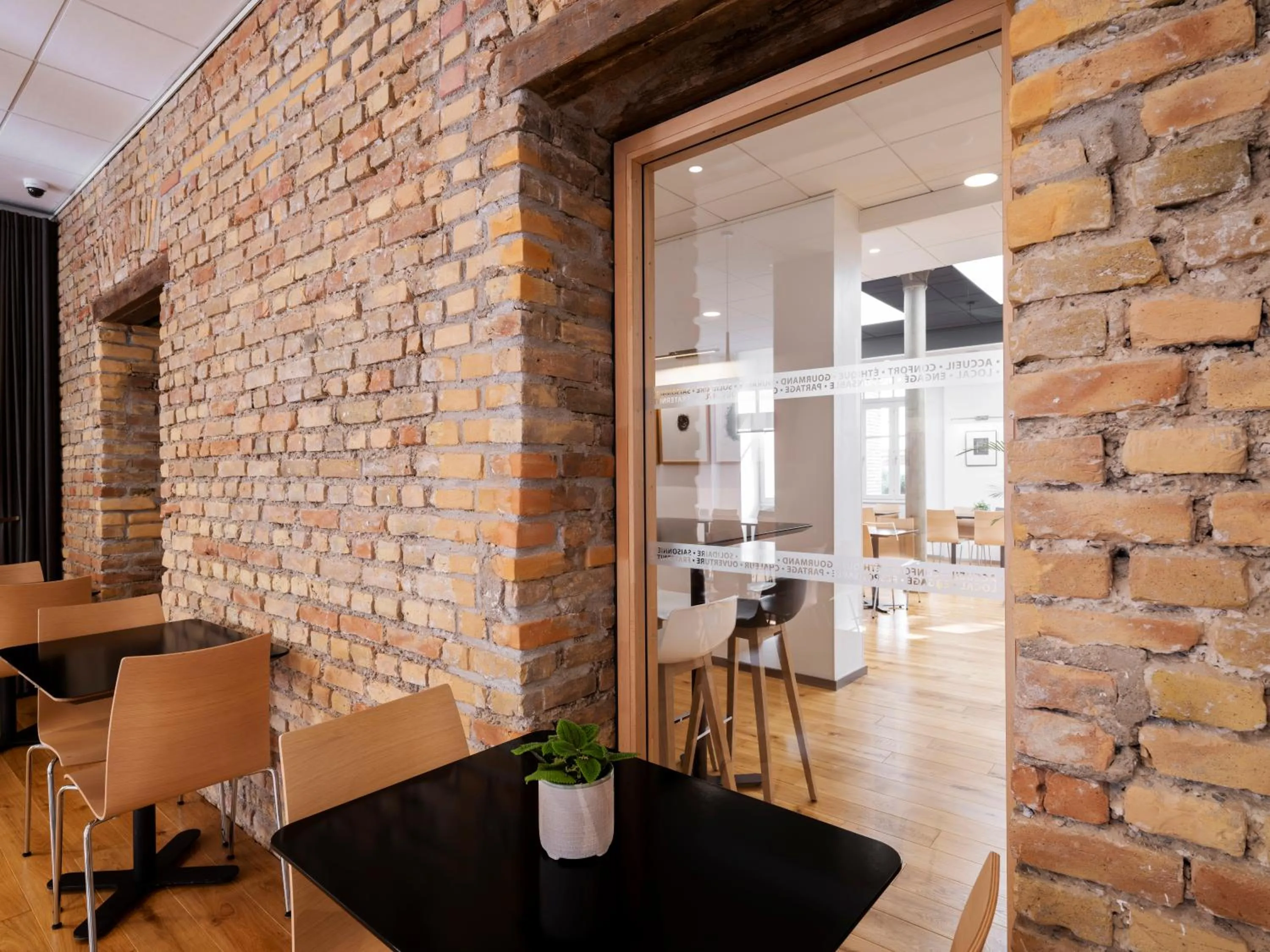 Restaurant/places to eat in Ciarus