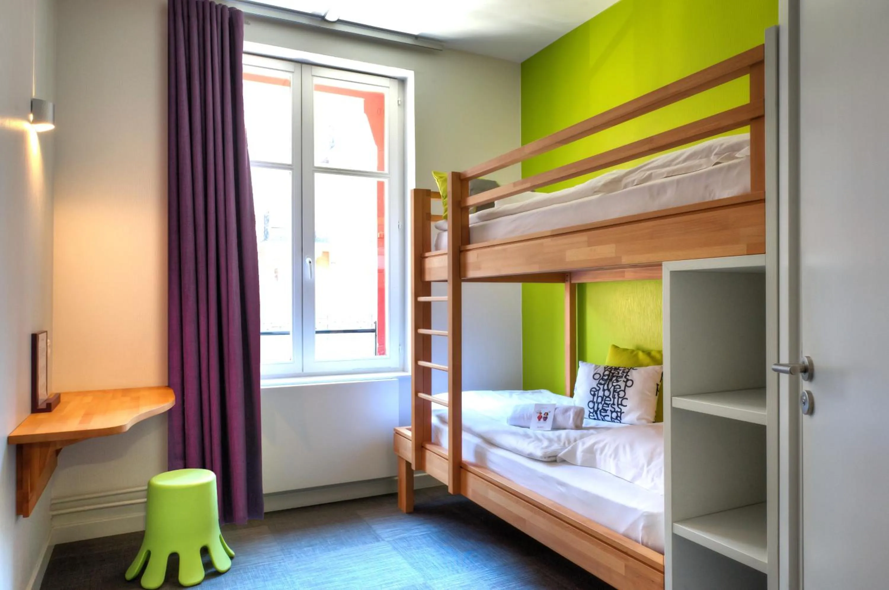 Staff, Bed in Ciarus