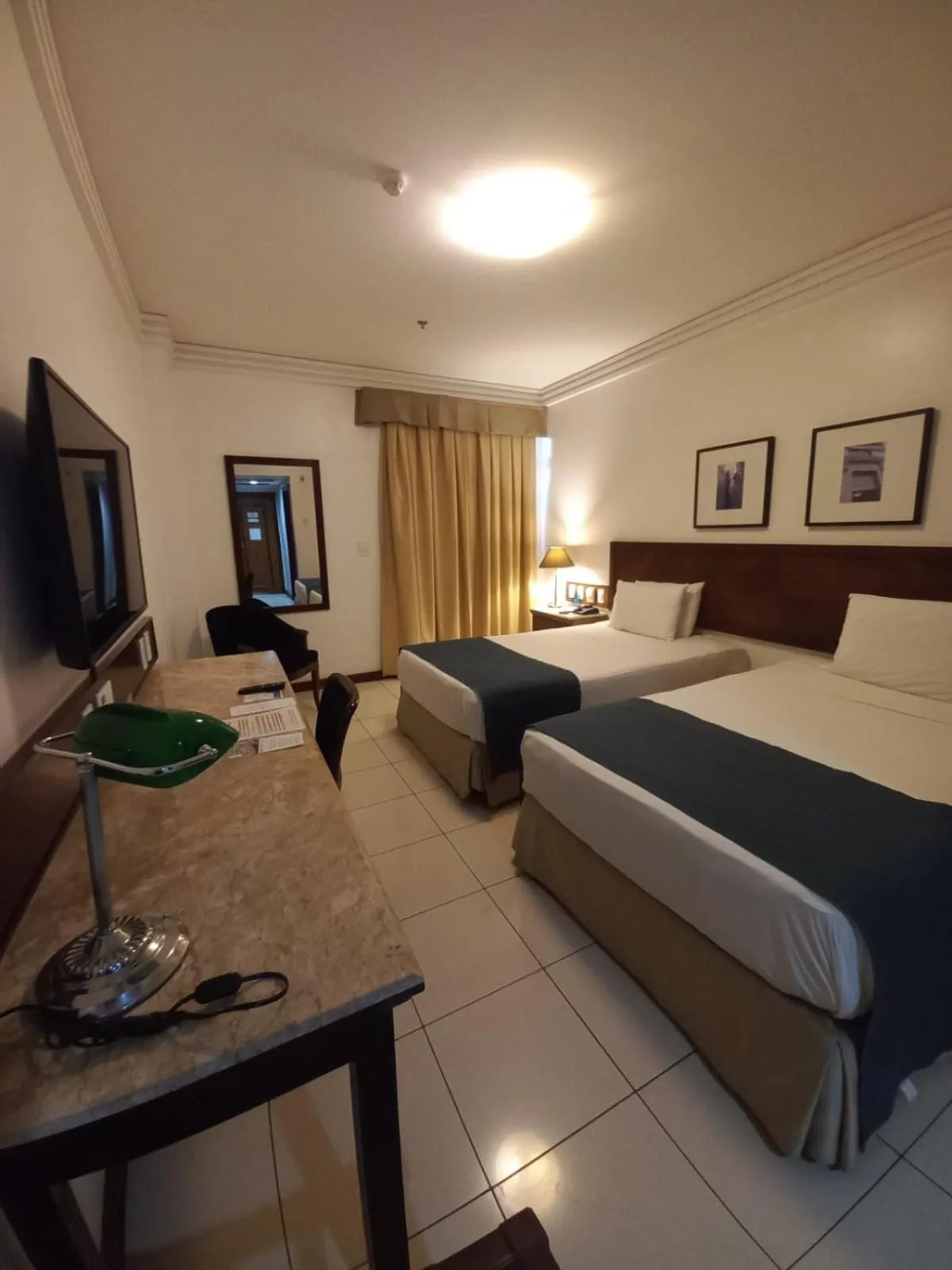 Bedroom, Bed in Metropolitan Hotel