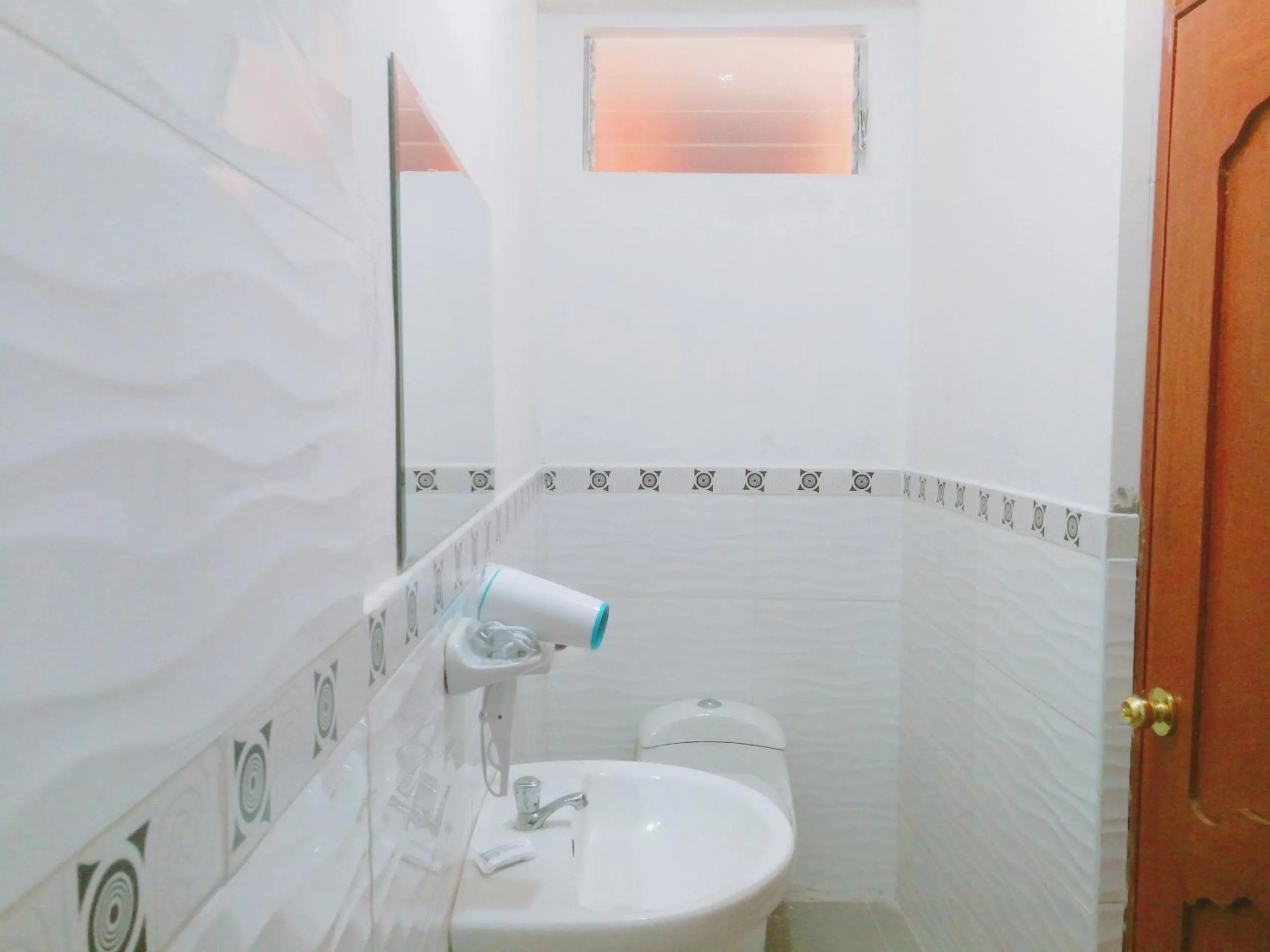 Shower in Inka Khawarina Tambo Lodge