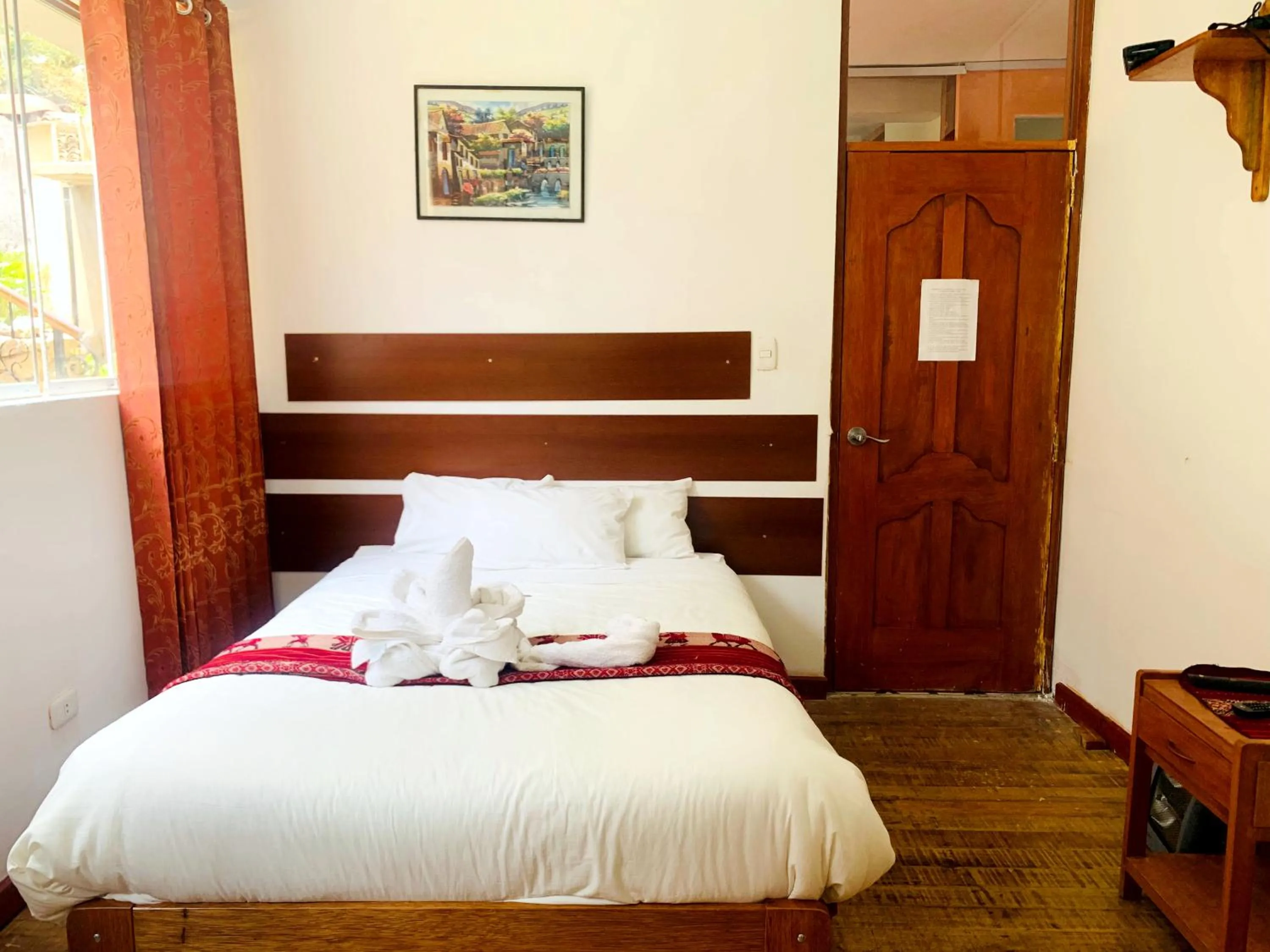 Photo of the whole room, Bed in Inka Khawarina Tambo Lodge