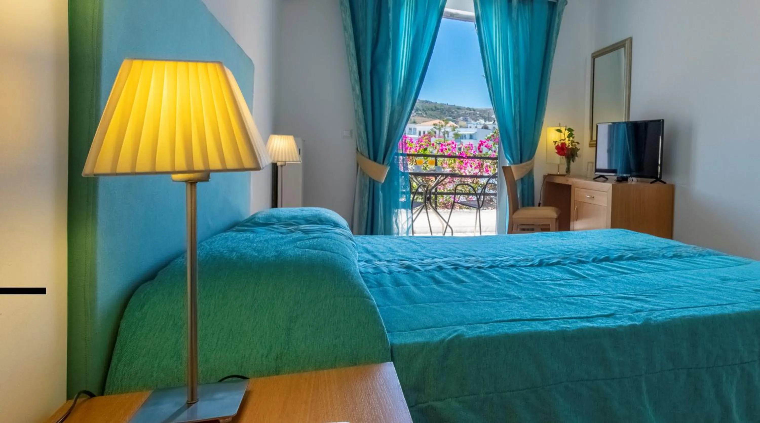 Balcony/Terrace, Bed in Skala Hotel