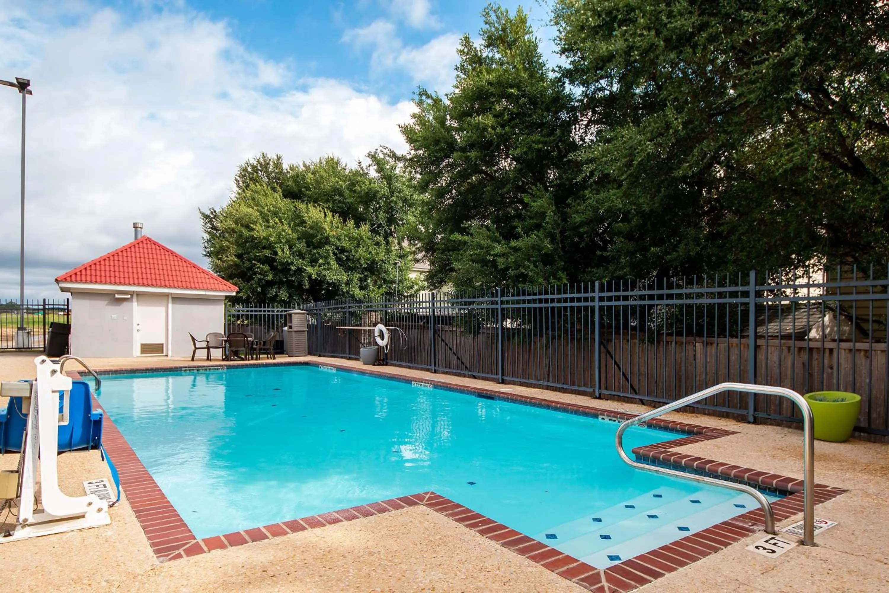 Pool view in Best Western Boerne Inn & Suites