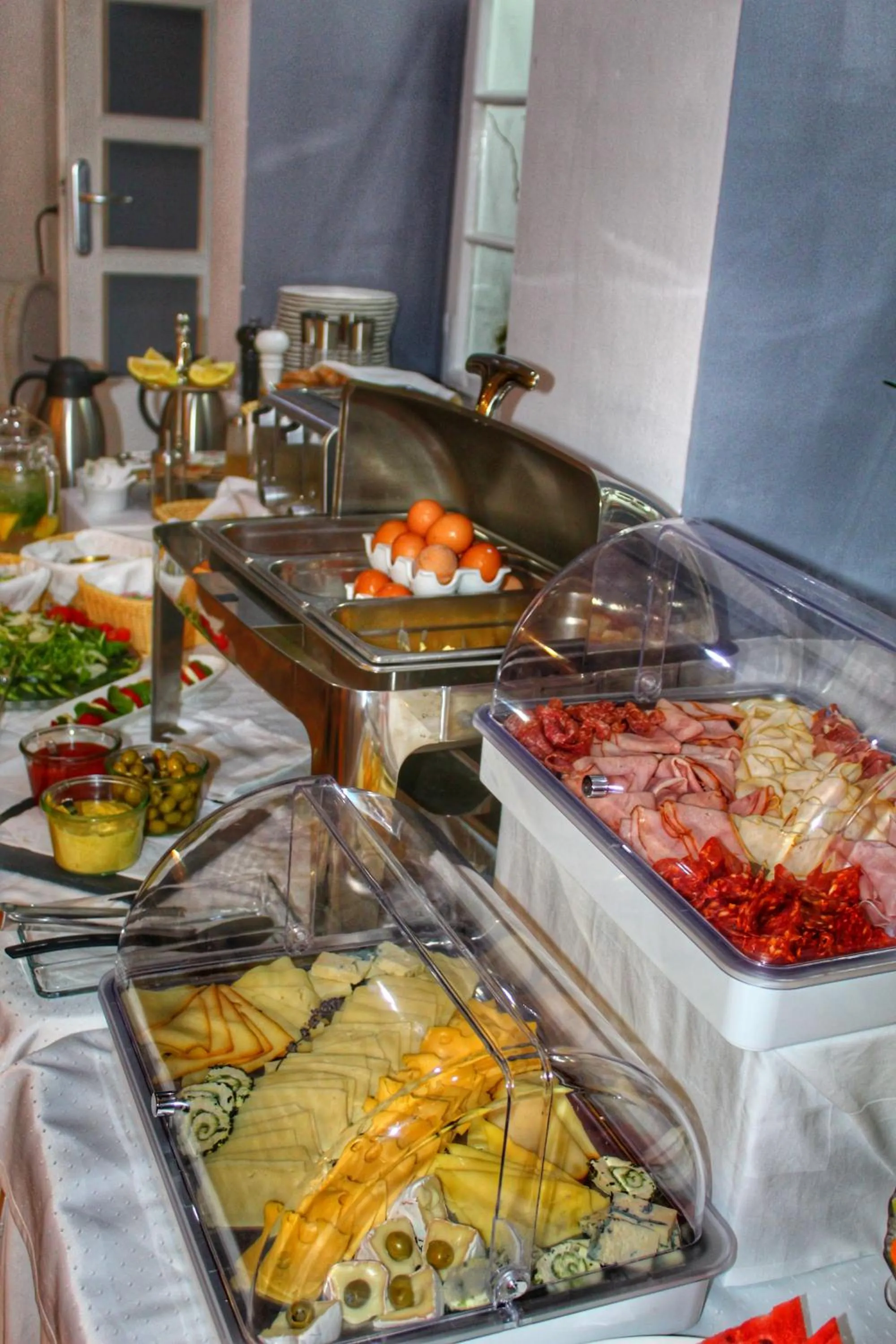 Buffet breakfast in Hotel Telč