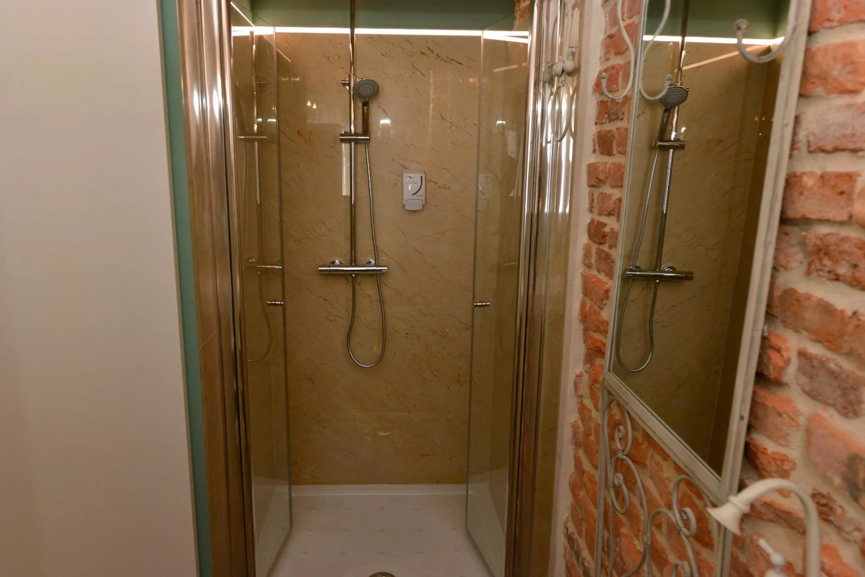 Bathroom in Center Suite Santander