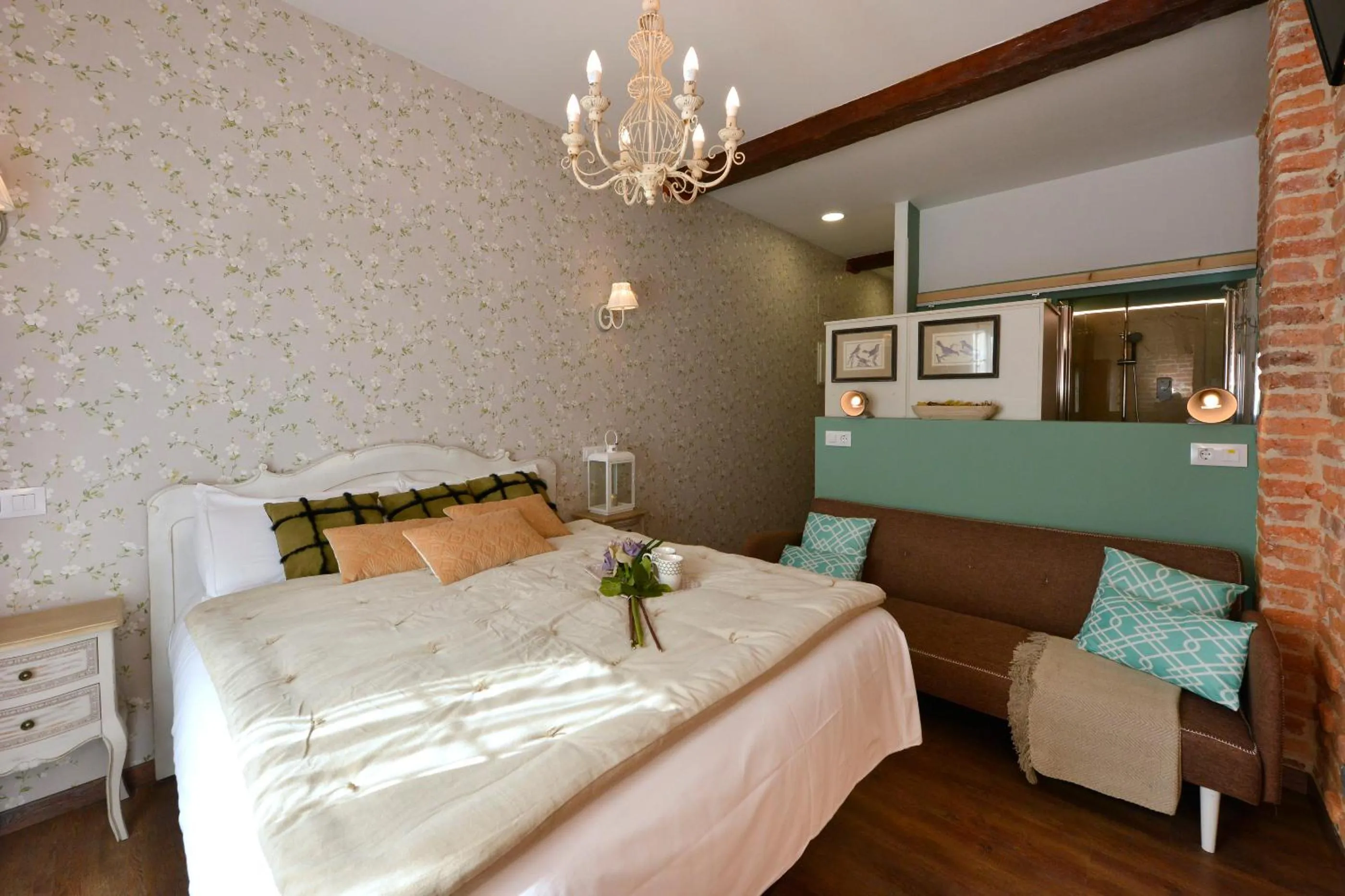 Bathroom, Bed in Center Suite Santander