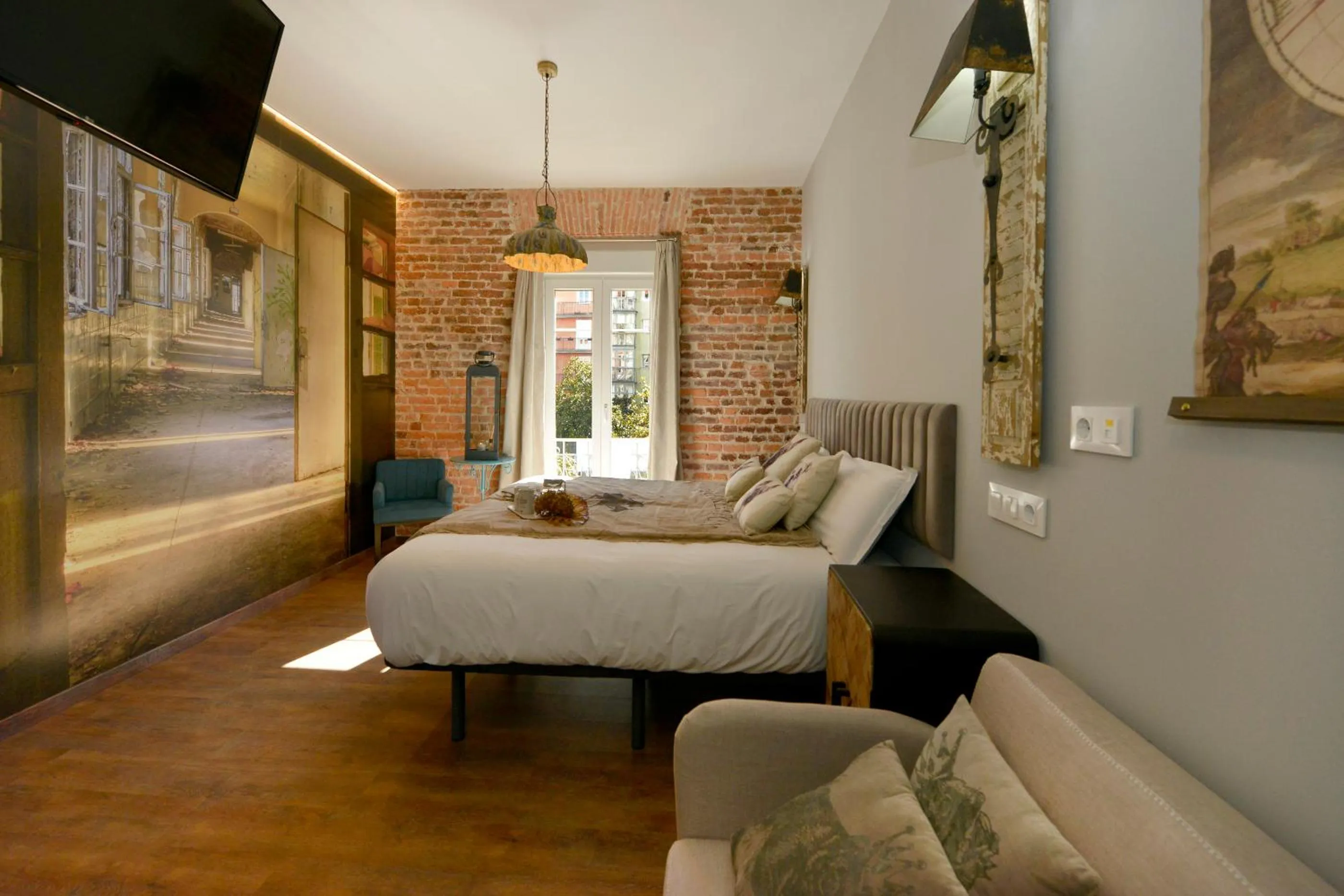 Photo of the whole room in Center Suite Santander