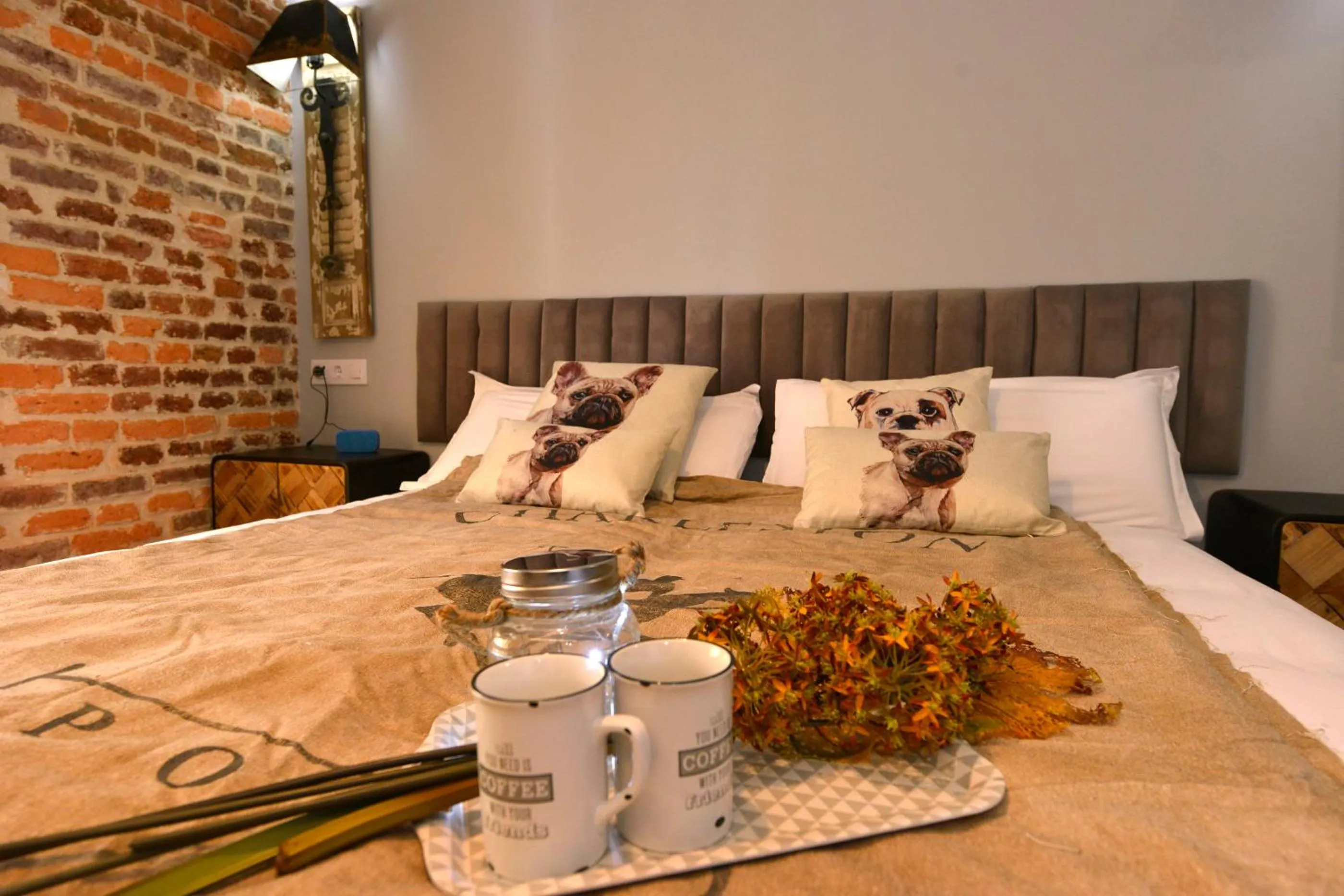 Decorative detail, Bed in Center Suite Santander