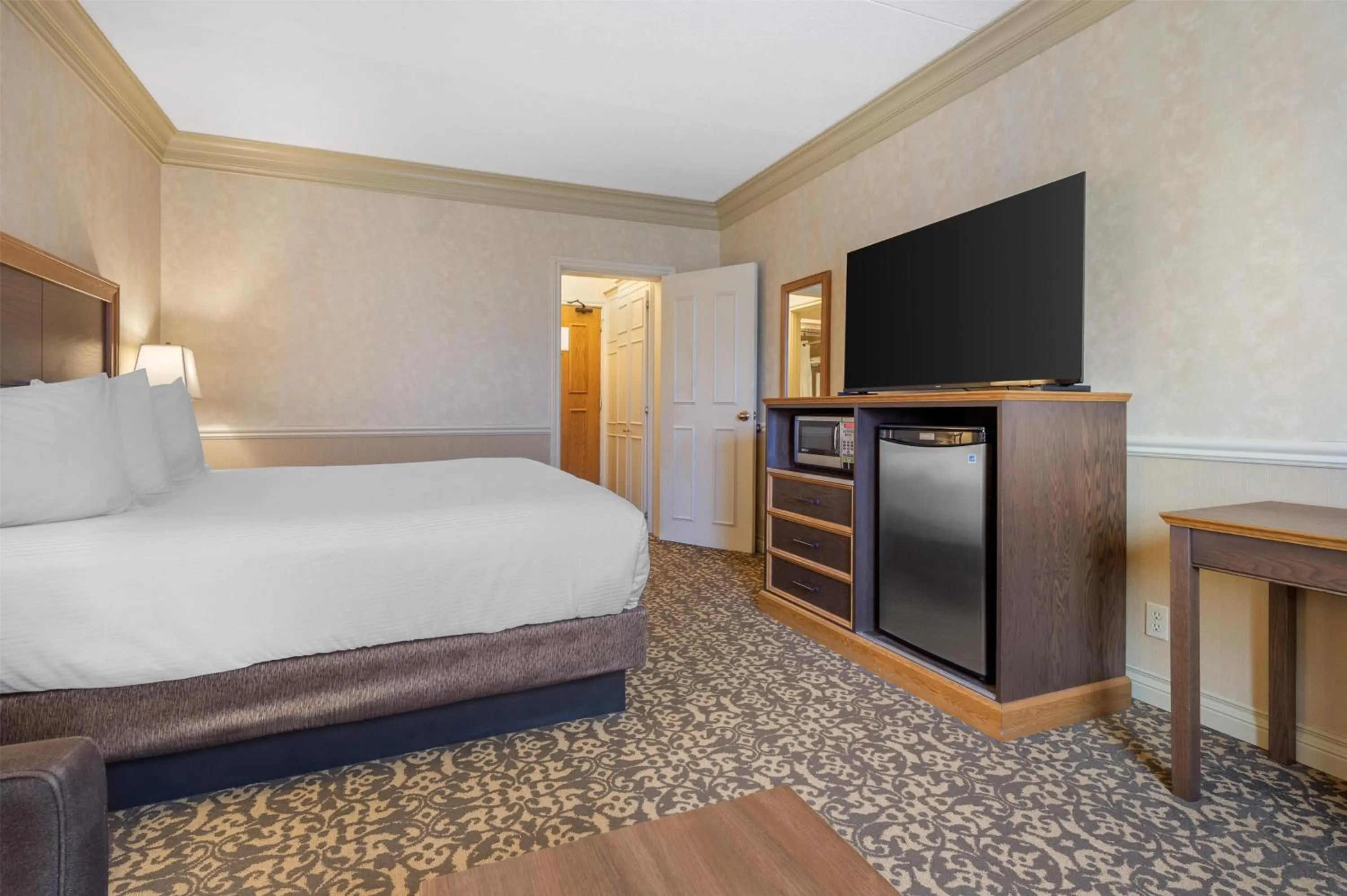 Bedroom, Bed in Best Western Parkway Inn & Conference Centre