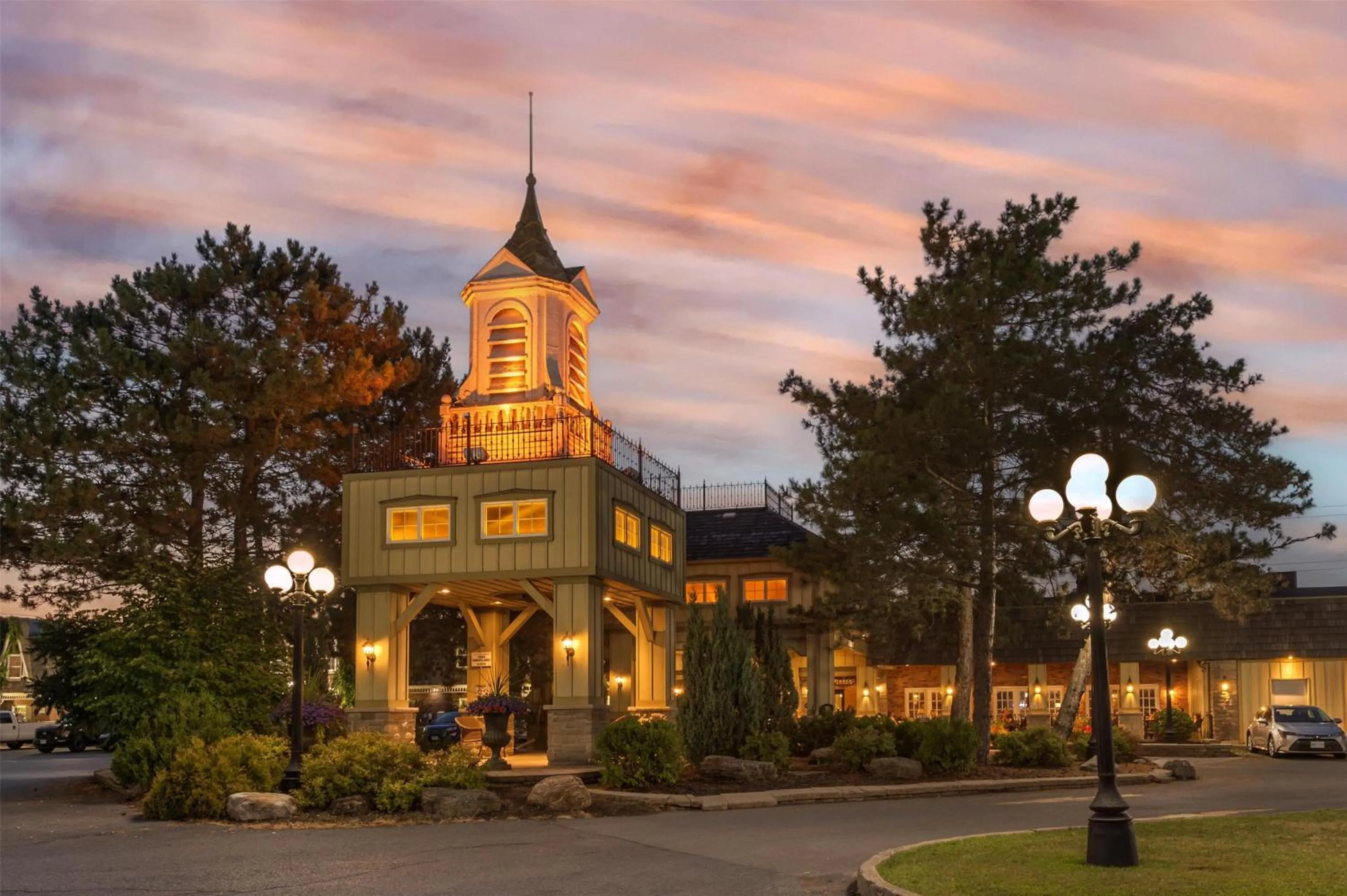 Property building in Best Western Parkway Inn & Conference Centre