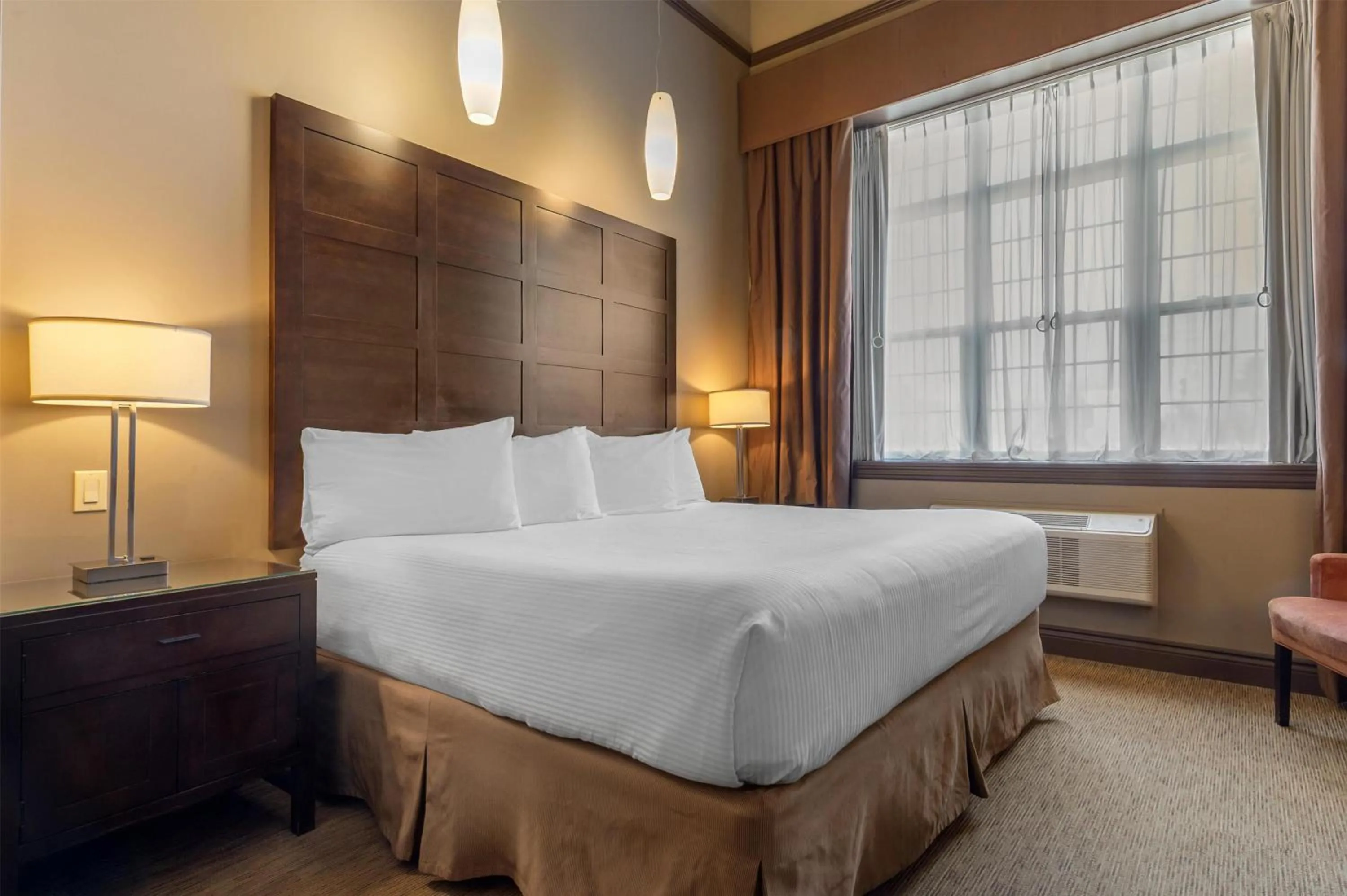 Bedroom, Bed in Best Western Parkway Inn & Conference Centre