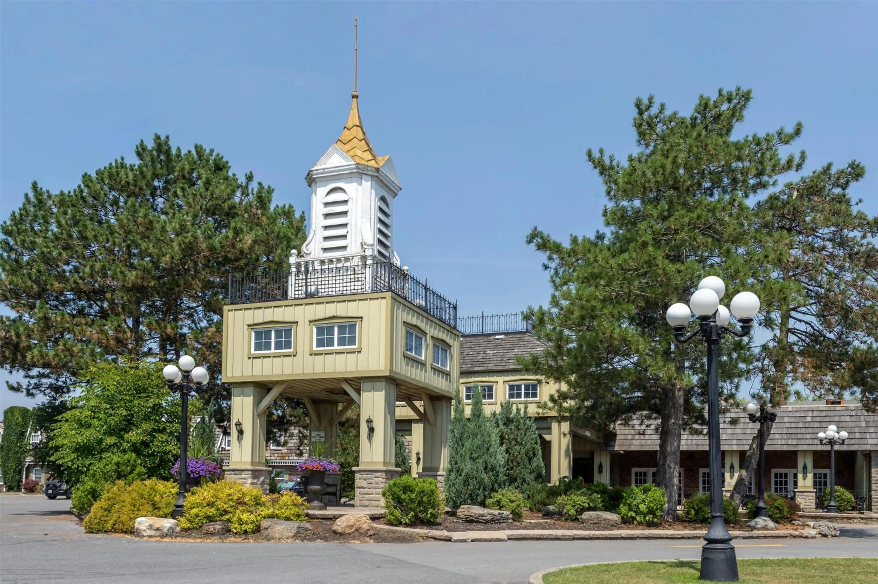 Property building in Best Western Parkway Inn & Conference Centre