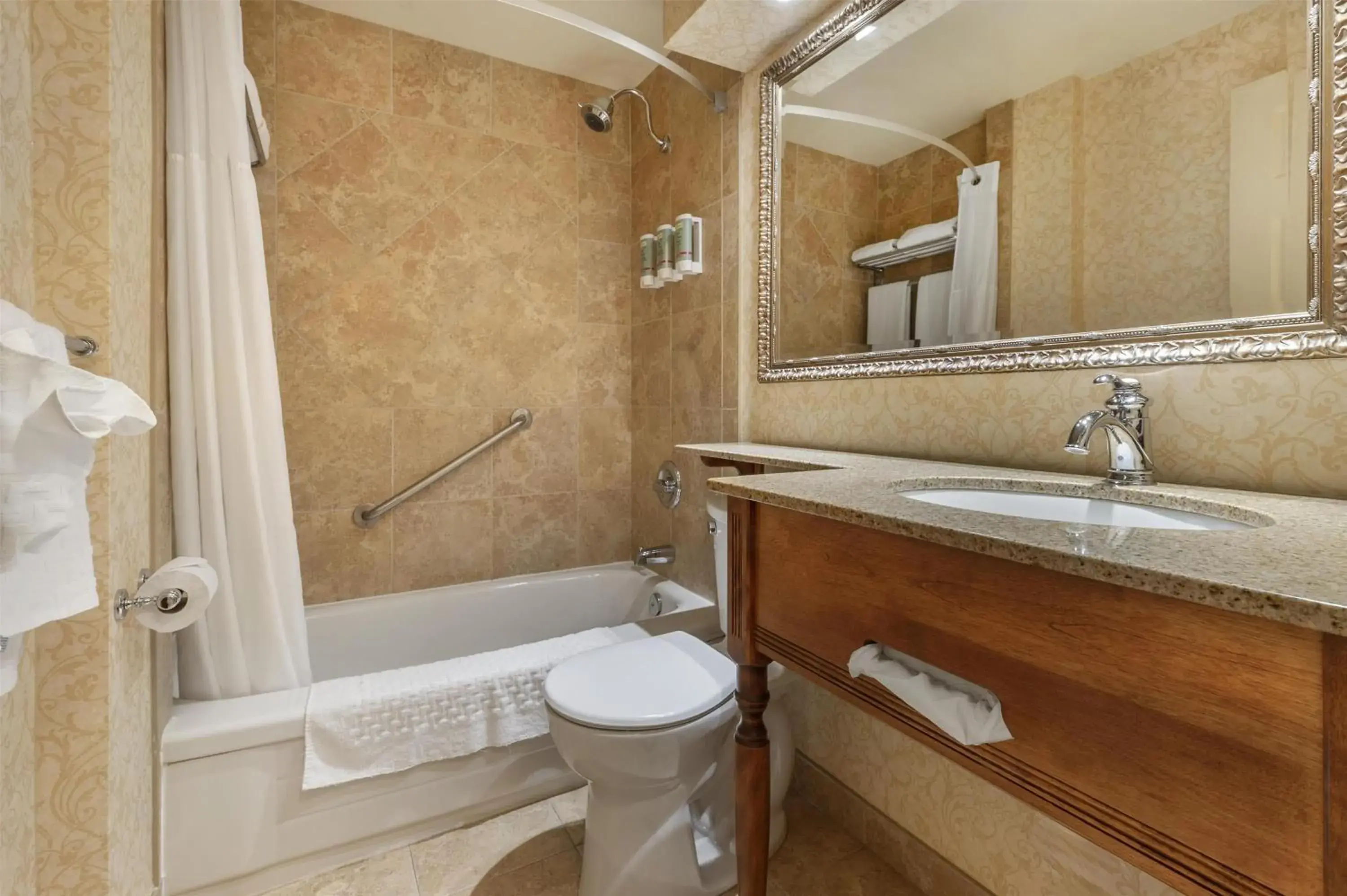 Queen Room with Single Sofa bed in Best Western Parkway Inn & Conference Centre Queen Room with Single Sofa bed in Best Western Parkway Inn & Conference Centre