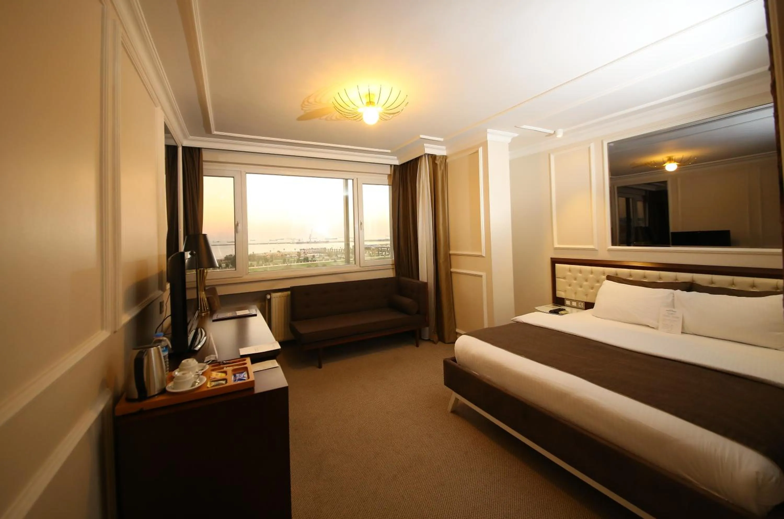 Day, Bed in North Point Hotel