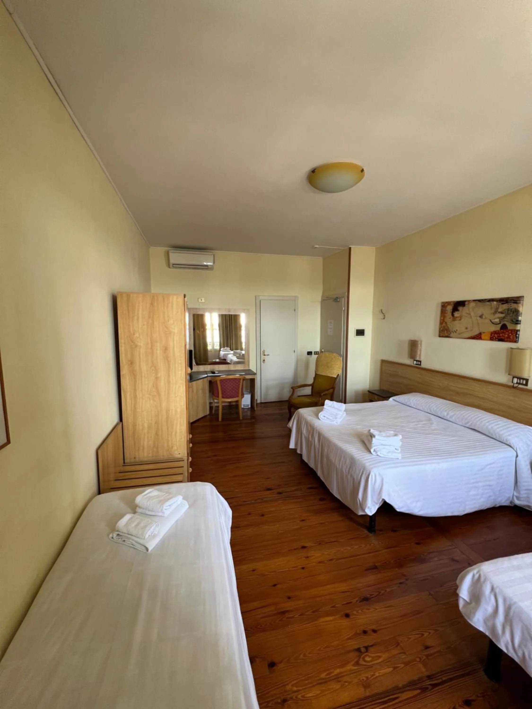 Bed in Hotel Petit Royal