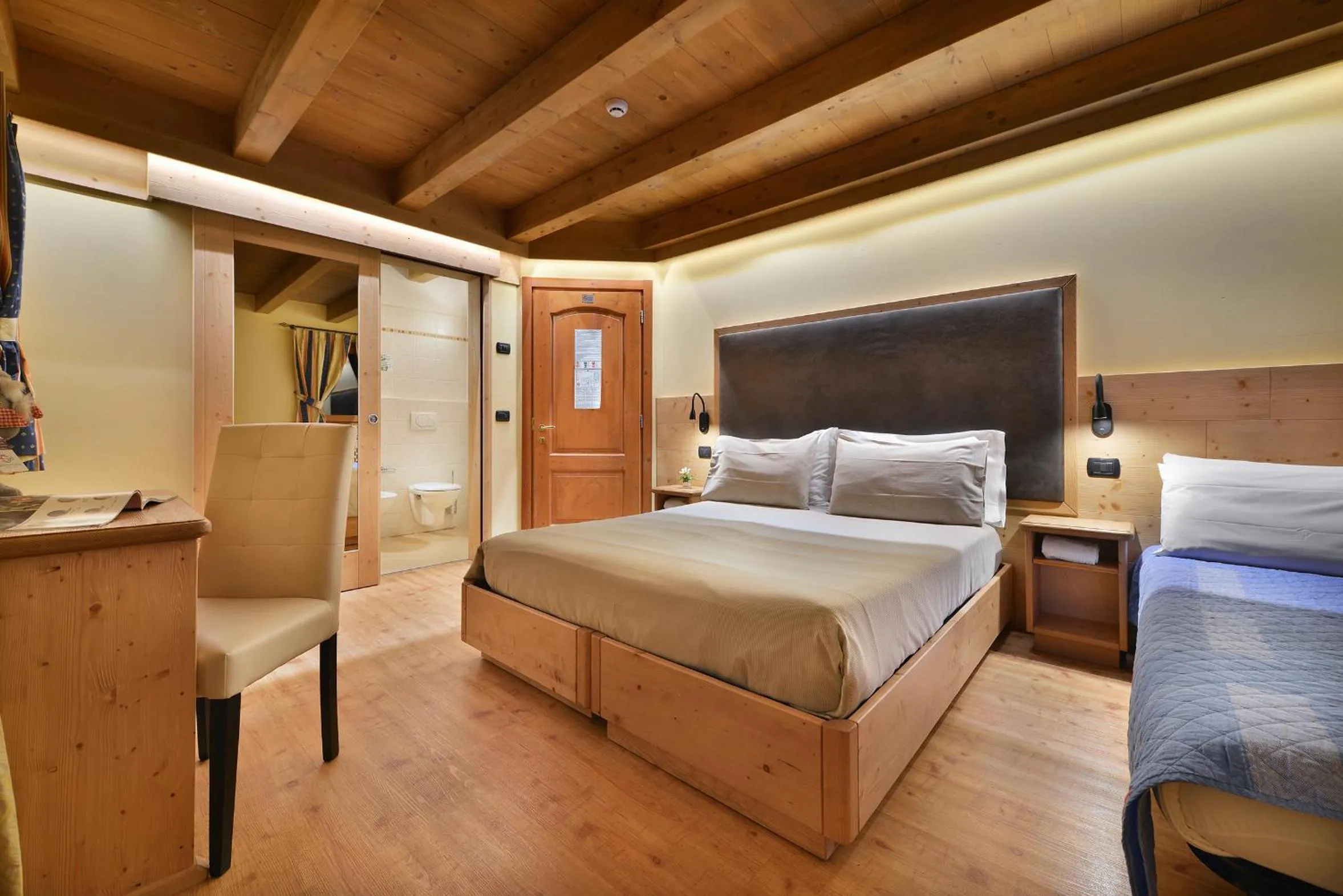 TV and multimedia, Bed in Hotel San Giovanni