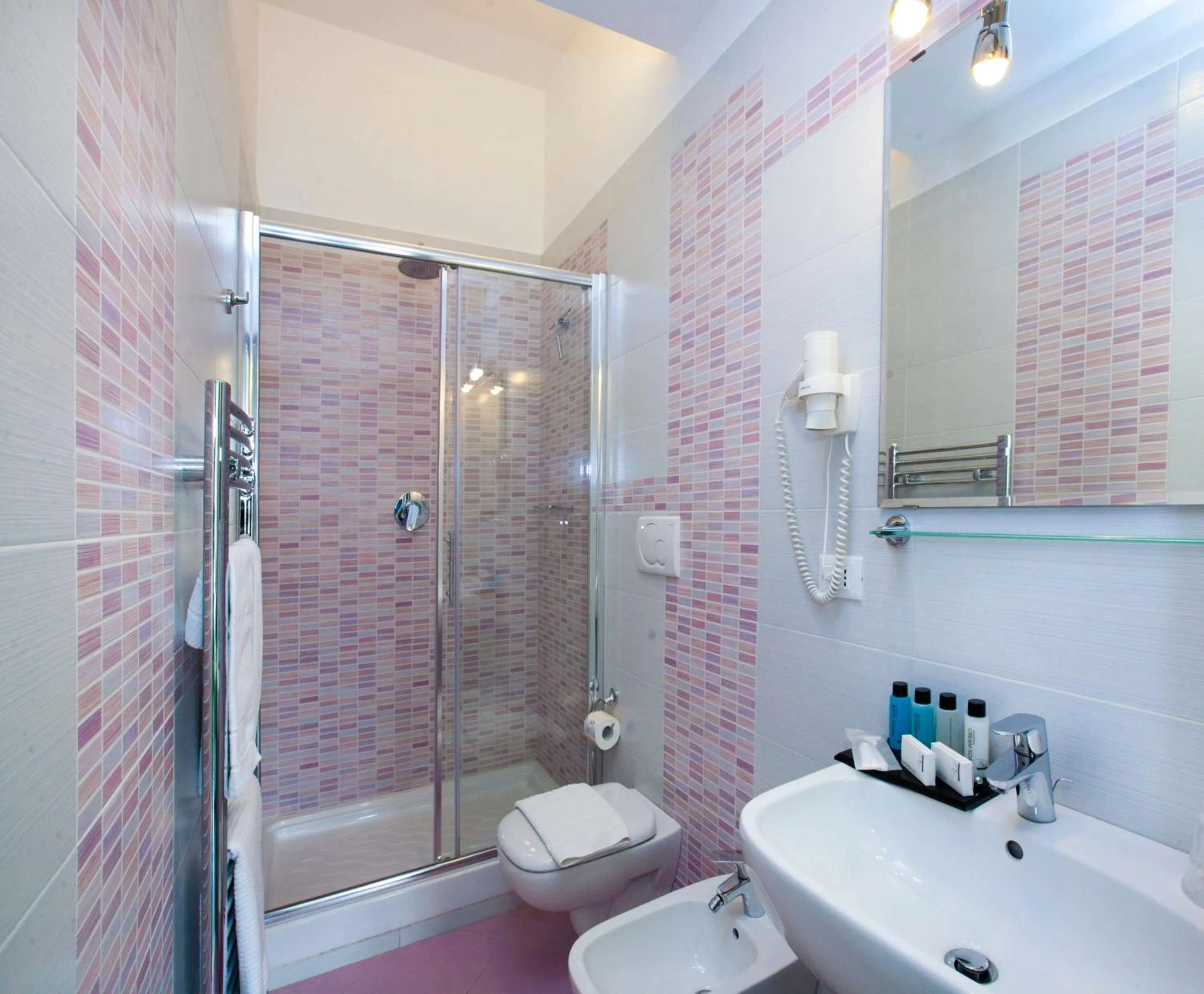 Shower in Sorrento Flats