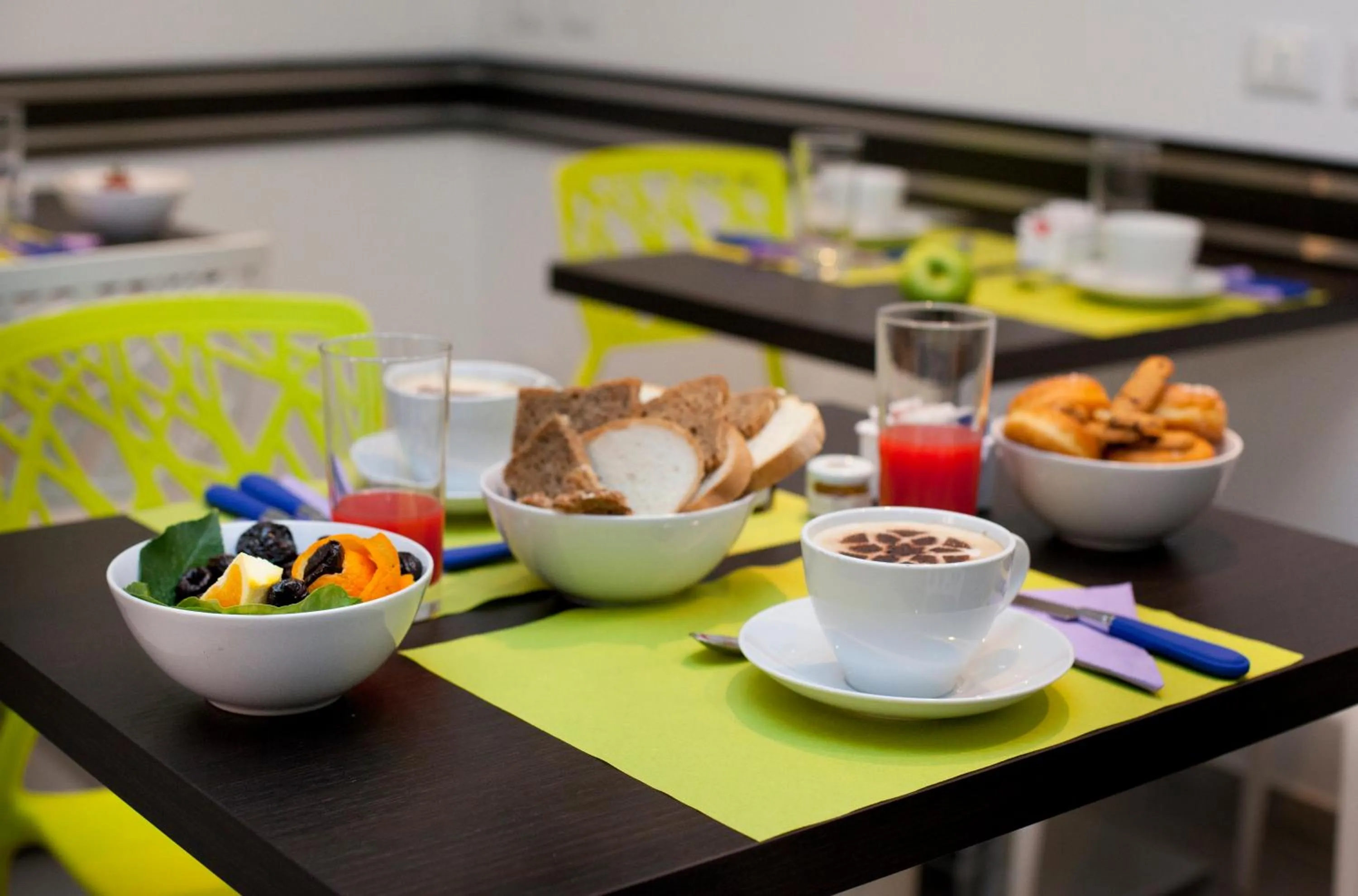 Food and drinks in Sorrento Flats