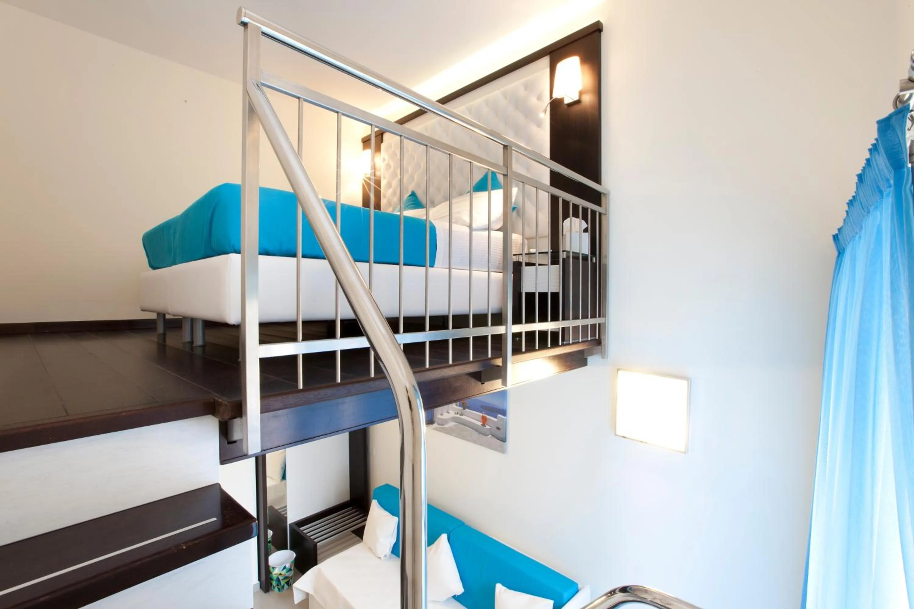 Living room, Bed in Sorrento Flats