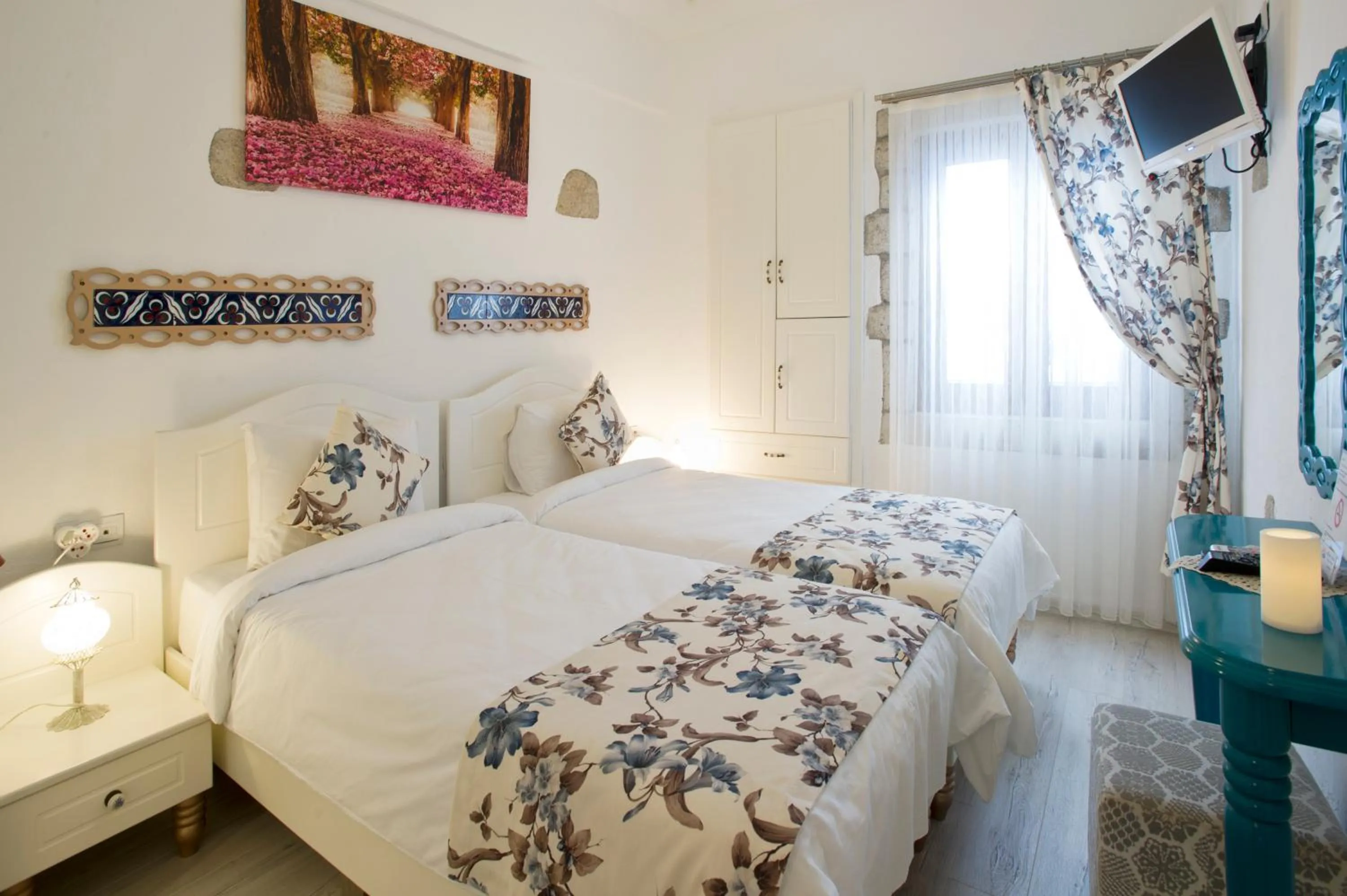 Photo of the whole room, Bed in Lodos Hotel