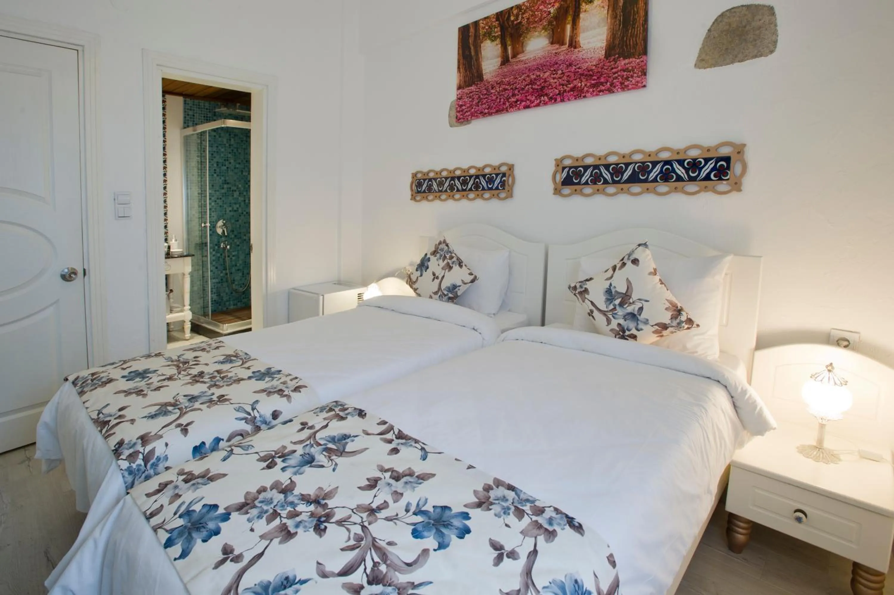 Photo of the whole room, Bed in Lodos Hotel