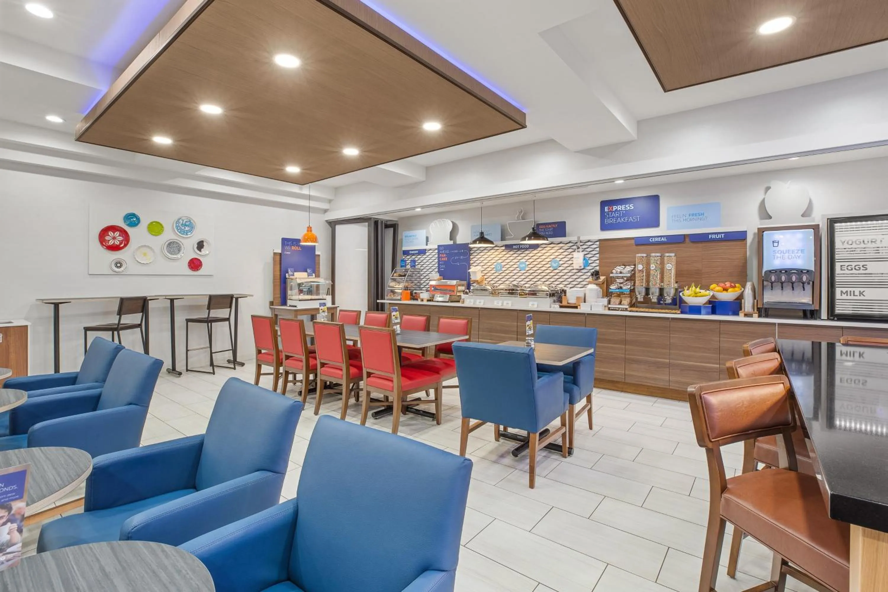 Breakfast in Holiday Inn Express & Suites Tacoma by IHG