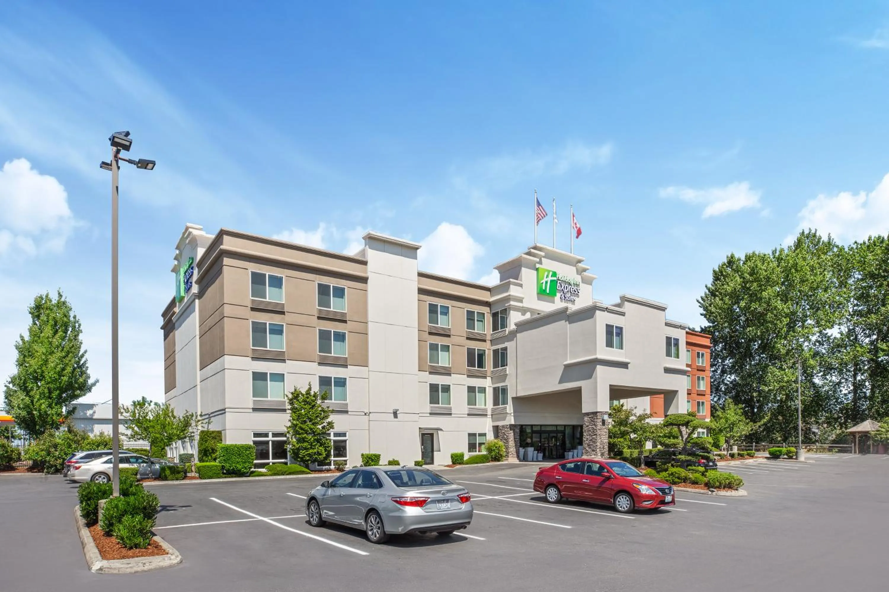 Property building in Holiday Inn Express & Suites Tacoma by IHG