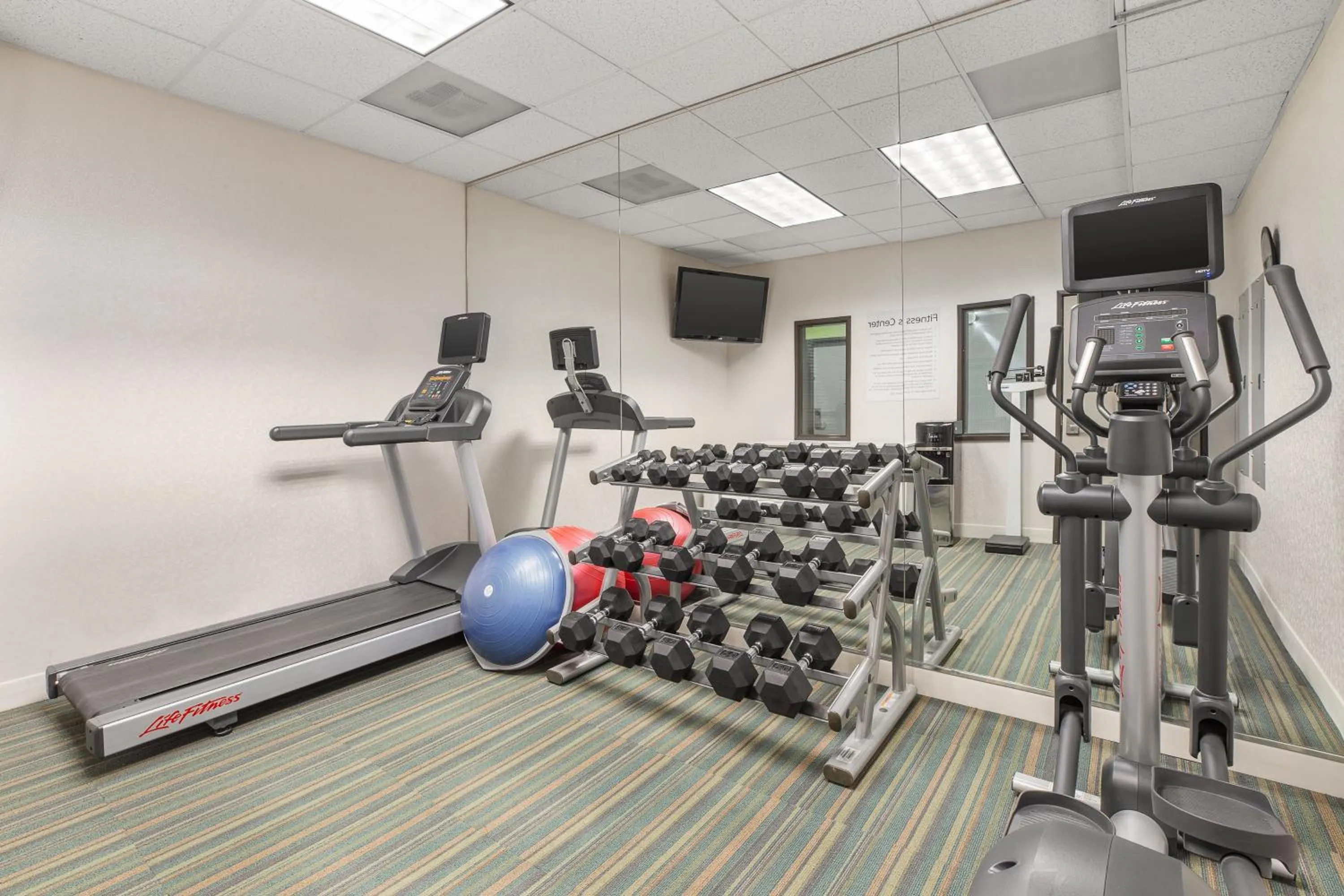 Fitness centre/facilities in Holiday Inn Express & Suites Tacoma by IHG