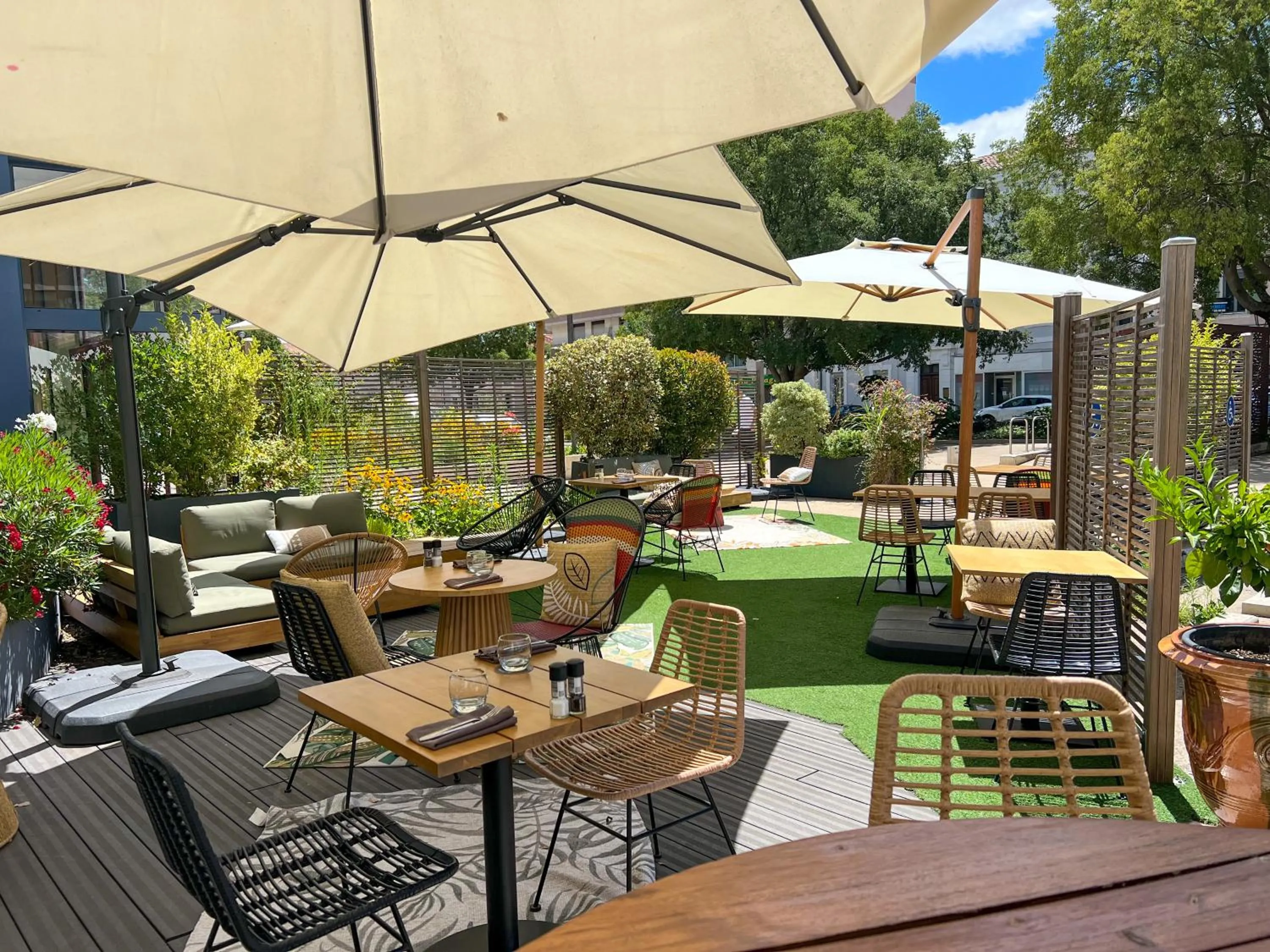 Patio in Ibis Alès Centre Ville