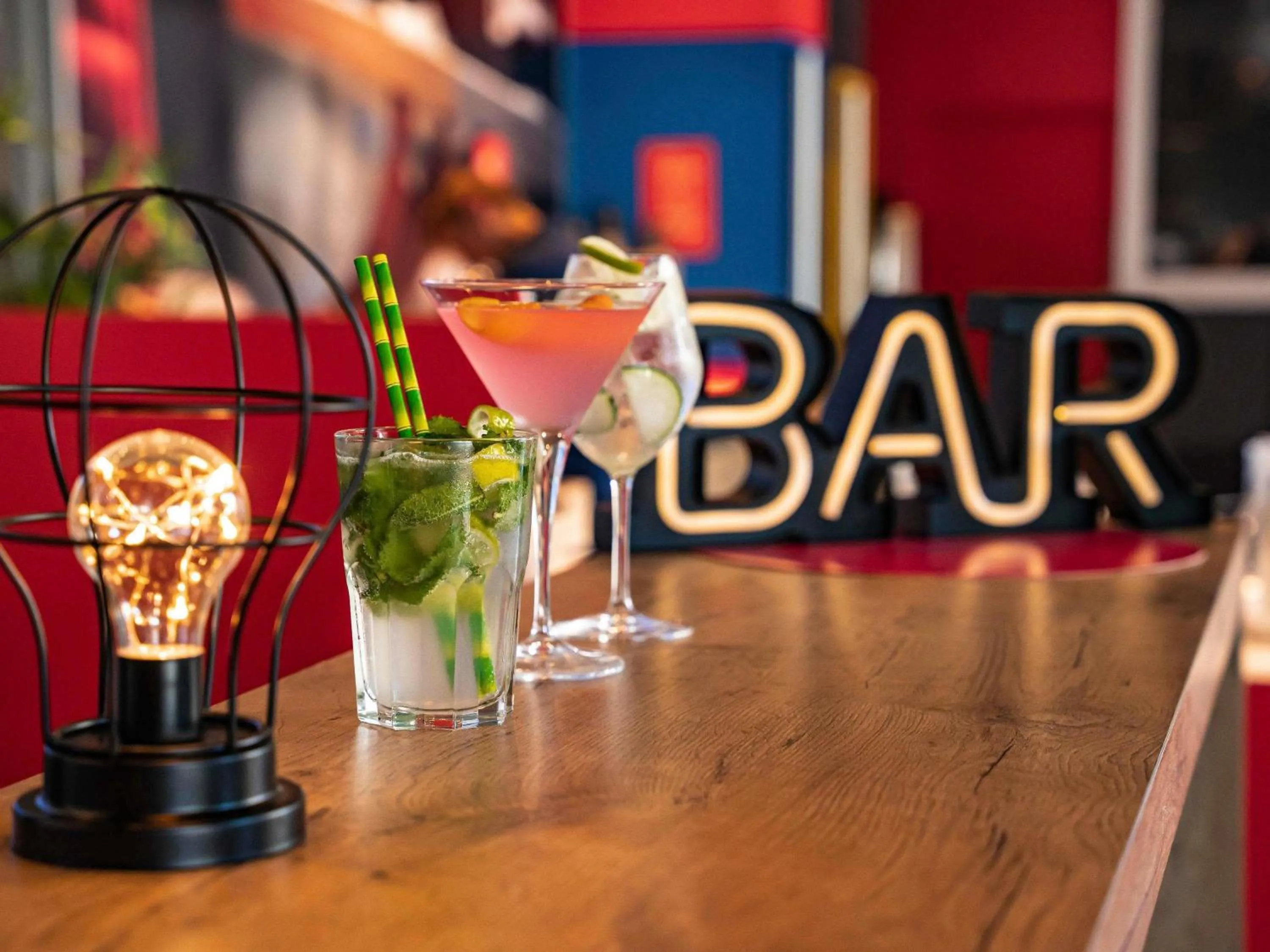 Lounge or bar in Ibis Alès Centre Ville