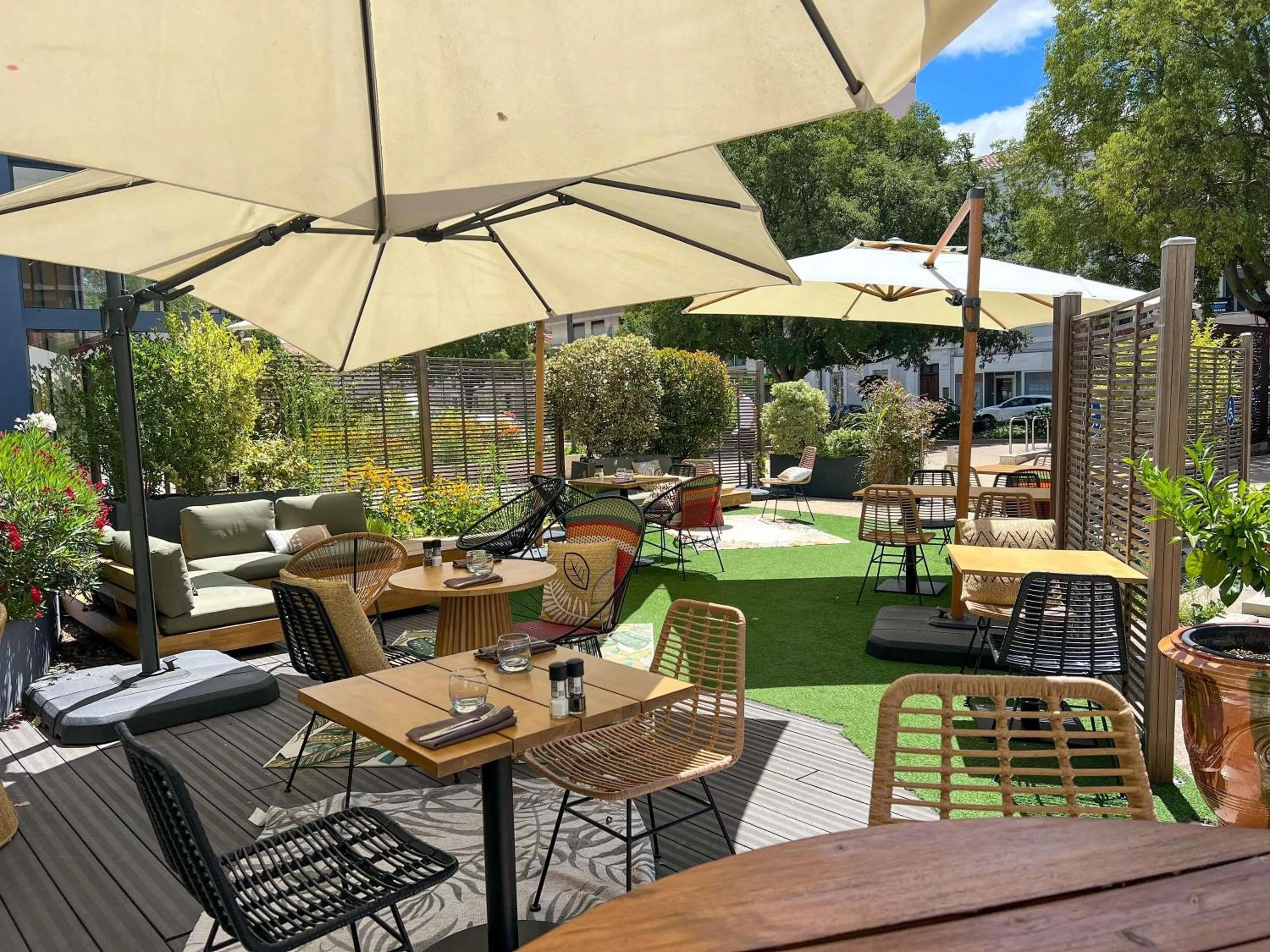 Restaurant/places to eat in Ibis Alès Centre Ville