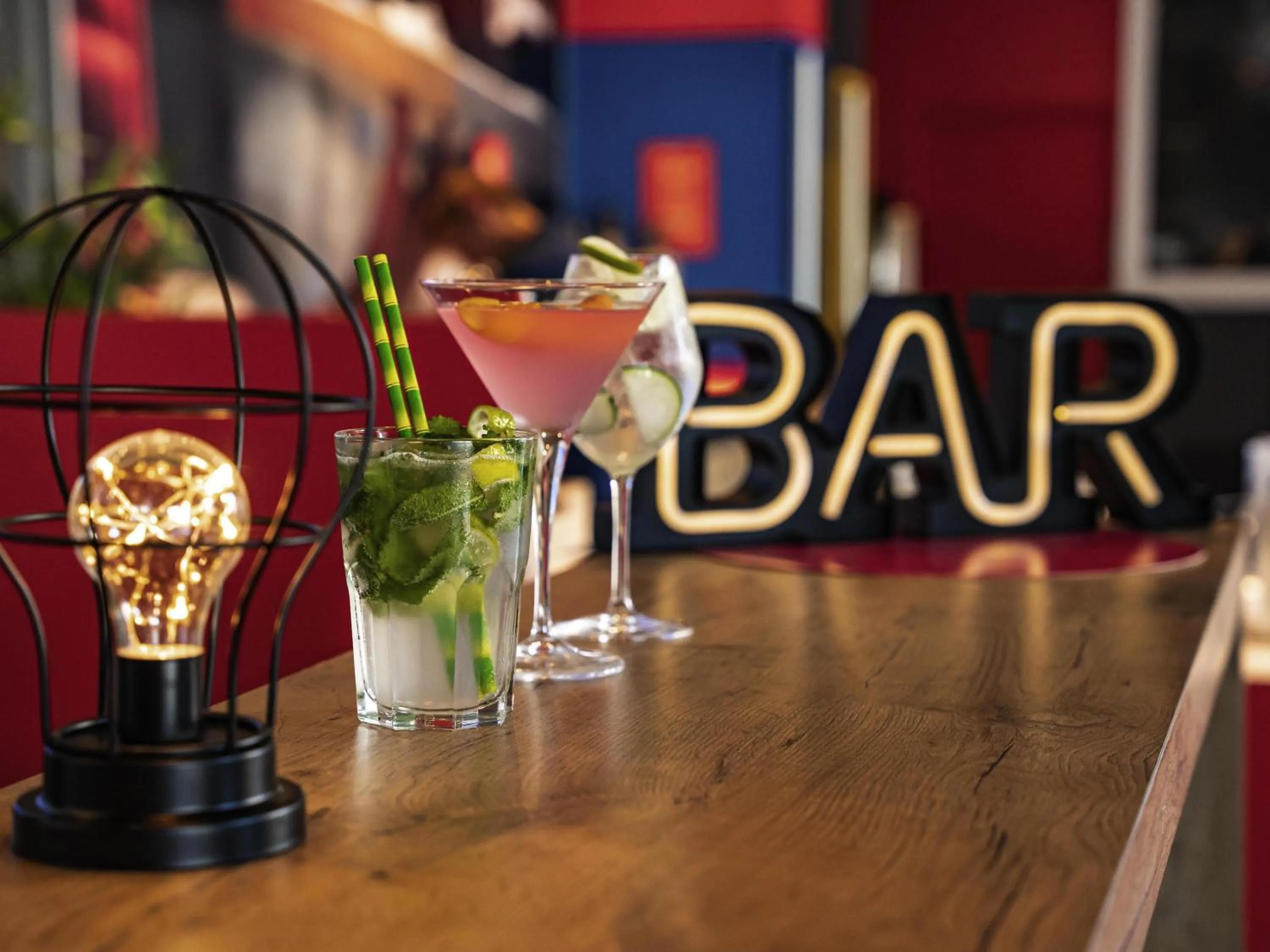 Lounge or bar in Ibis Alès Centre Ville