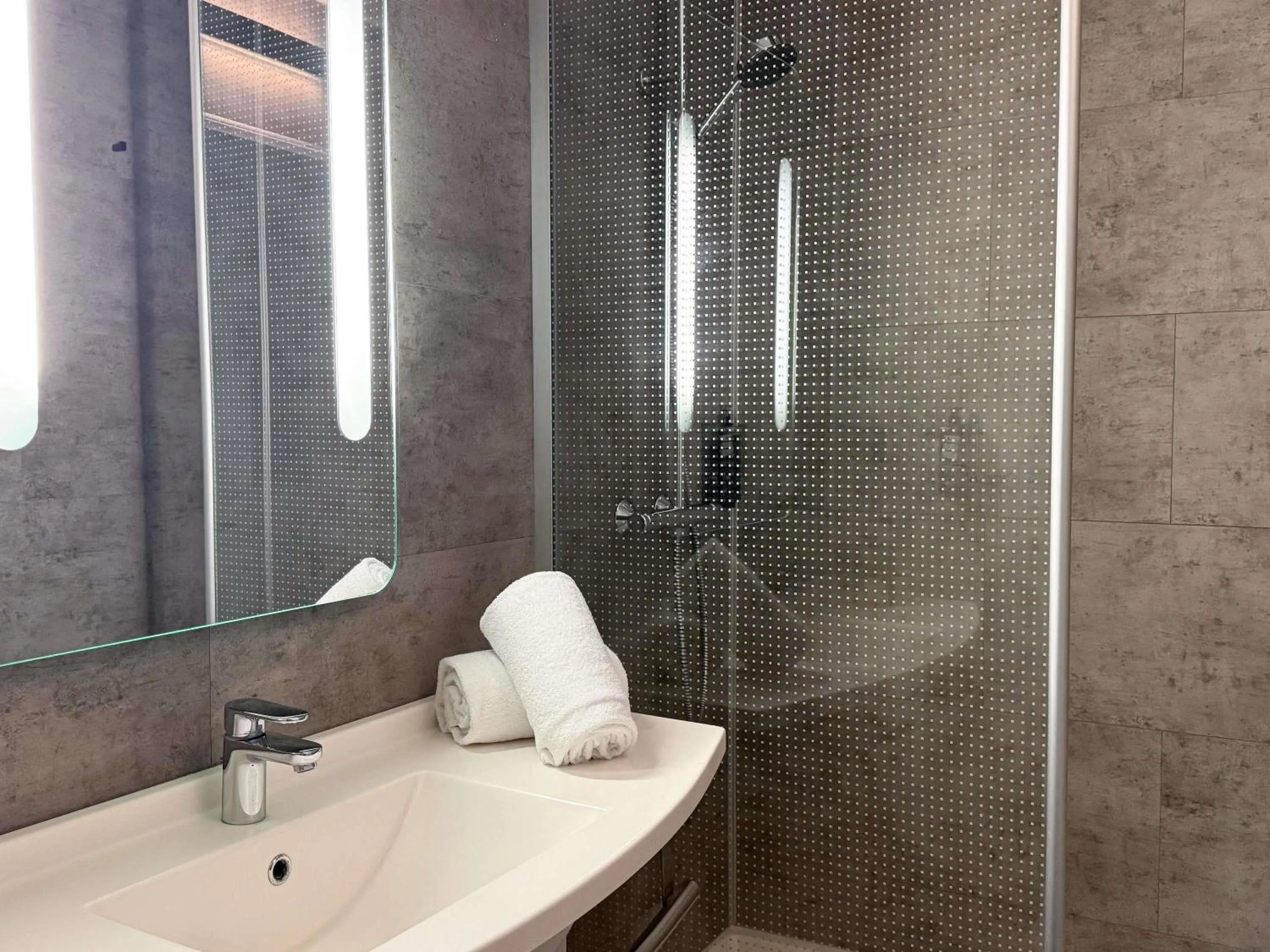 Property building in Ibis Alès Centre Ville