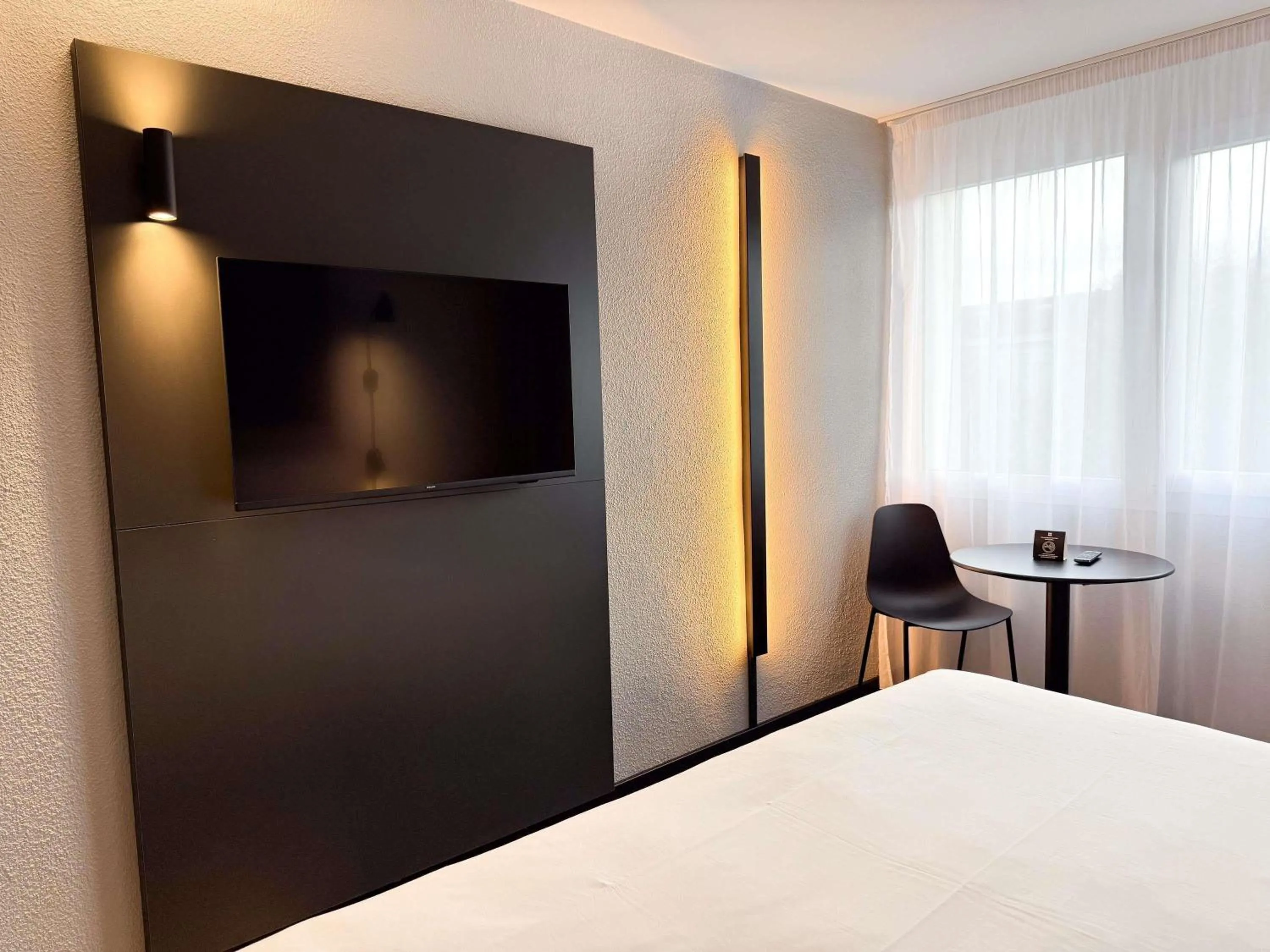 Bedroom, Bed in Ibis Alès Centre Ville