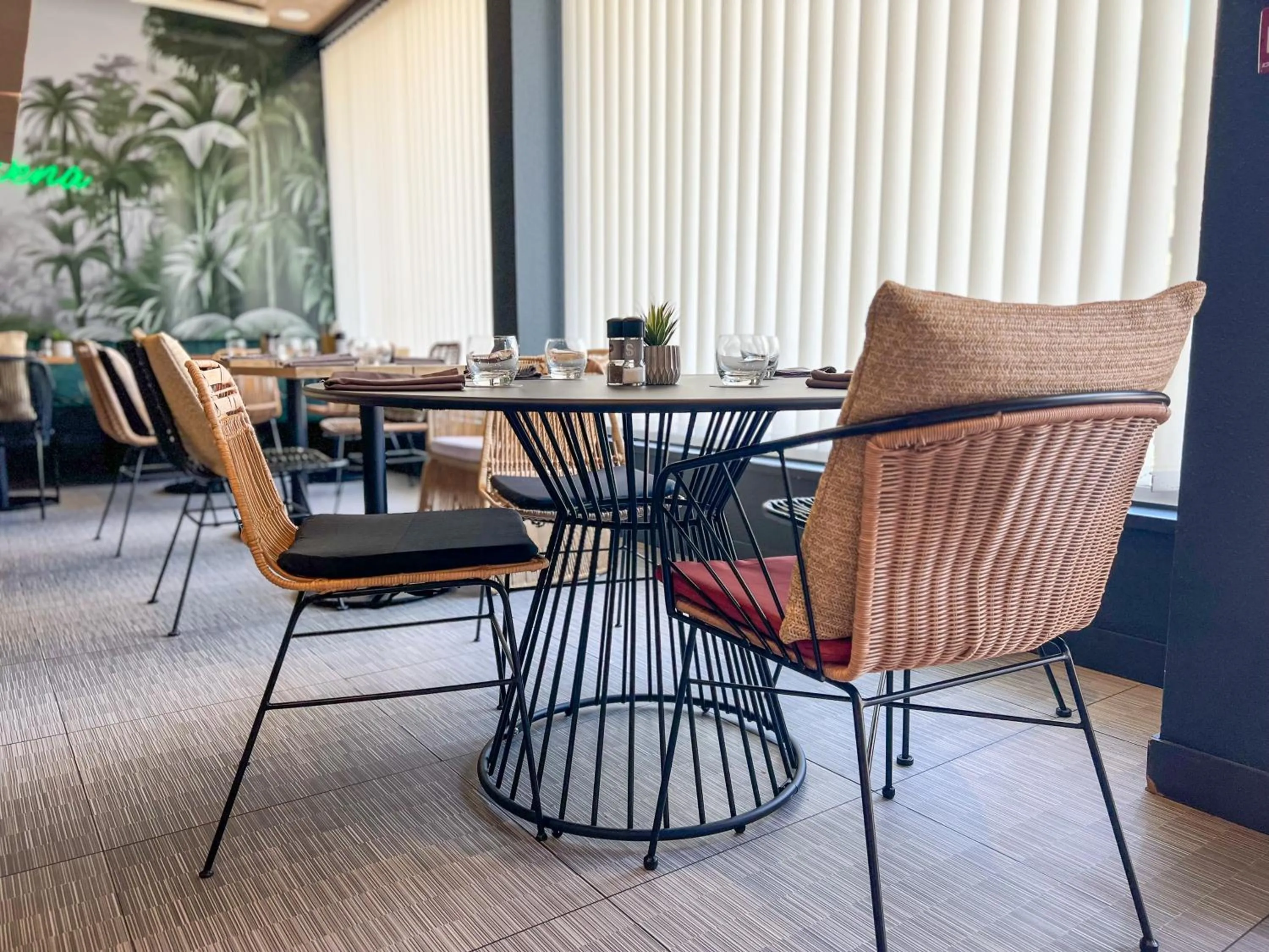 Restaurant/places to eat in Ibis Alès Centre Ville