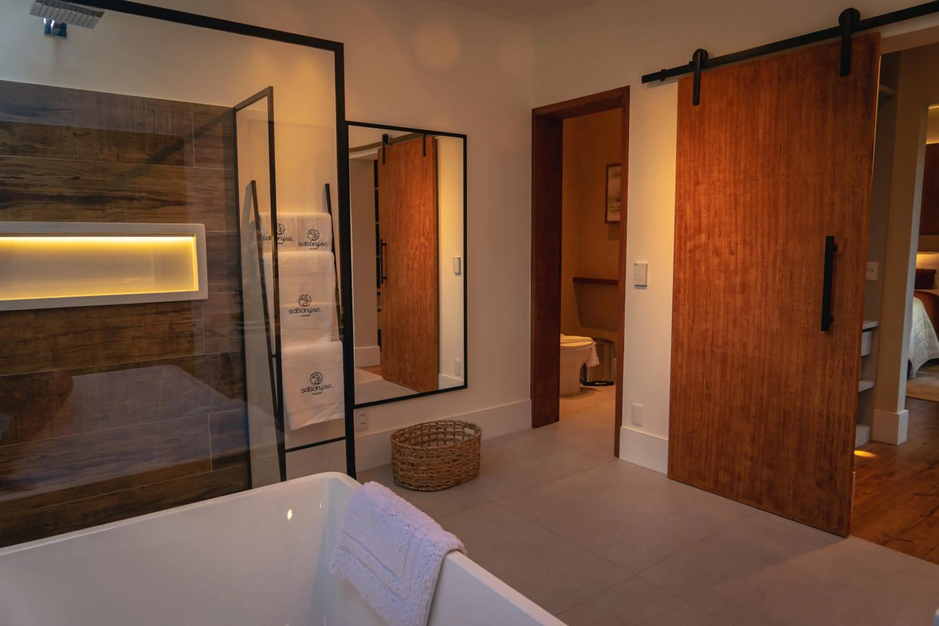 Saison Resort & Spa