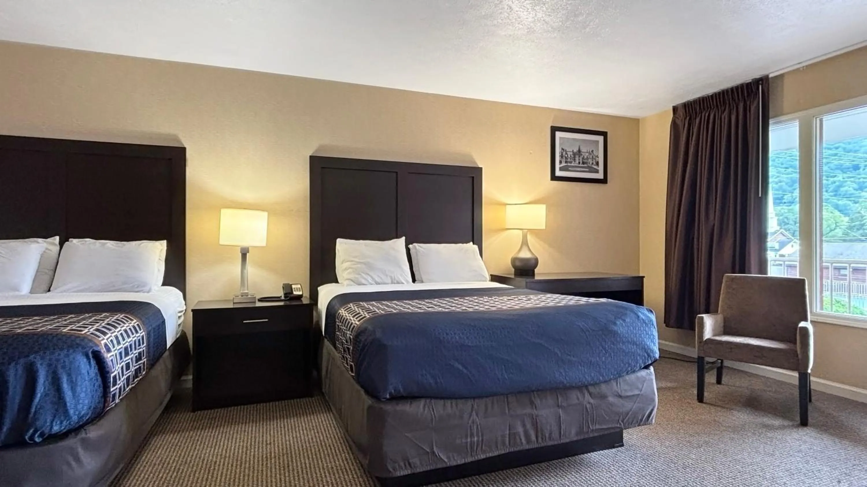 Bed in Castlewood Inn